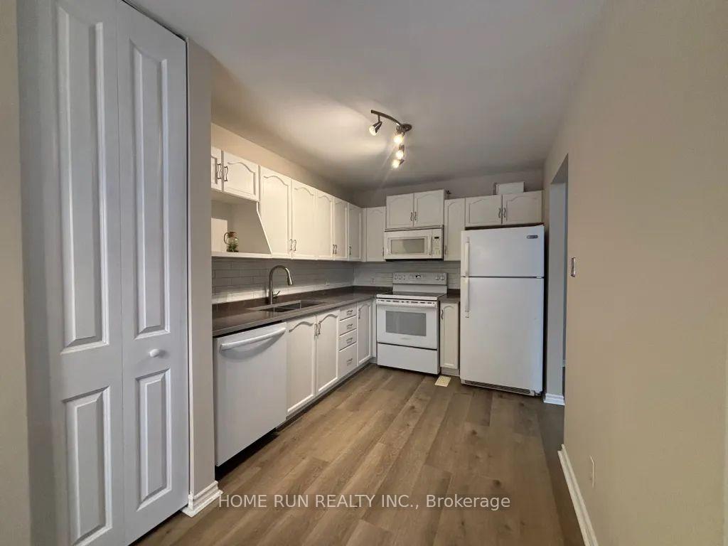 Photo 11 of 12 Blackdome Crescent, Ottawa, Kanata - Kanata Lakes/Heritage Hills — HOMEH