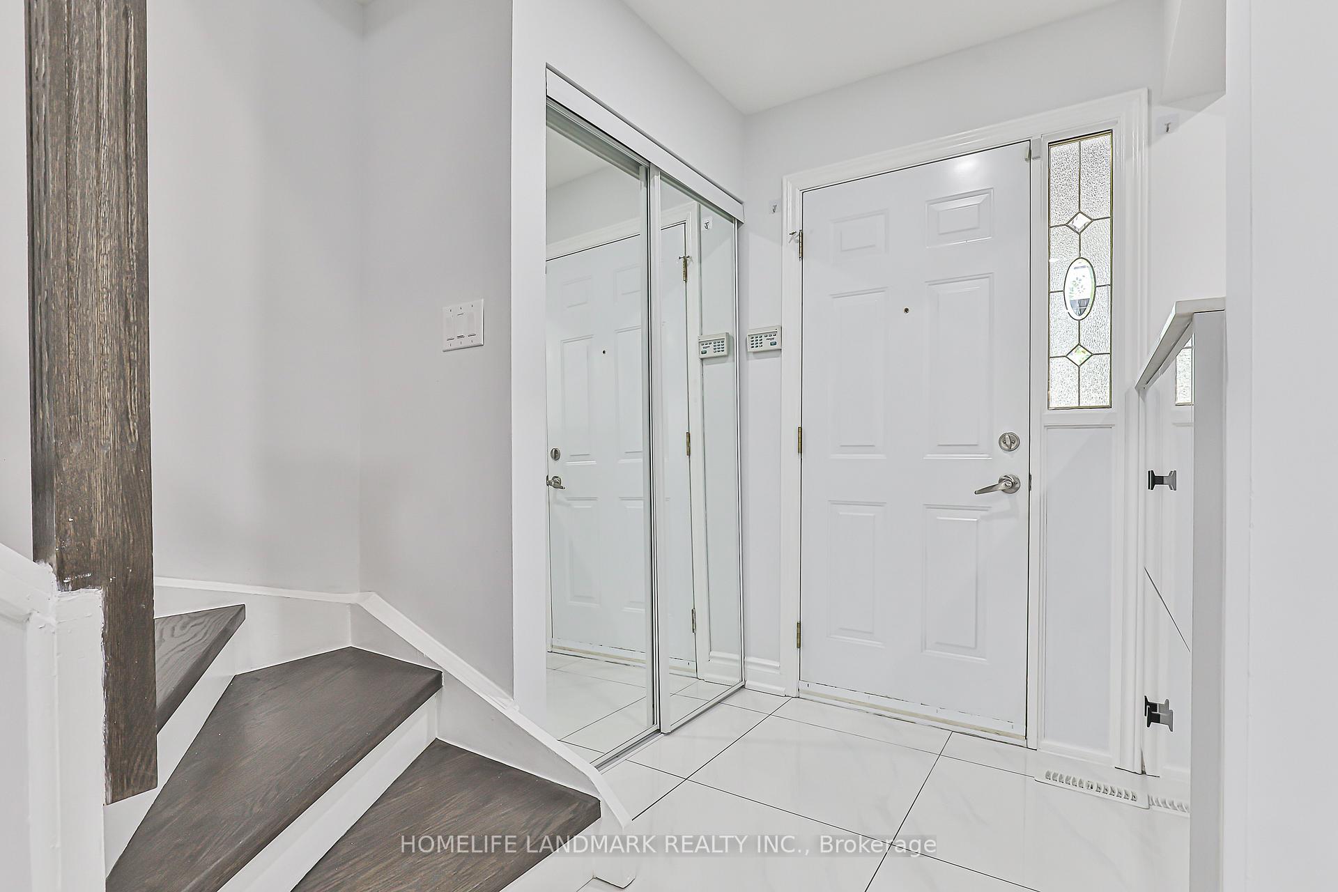 Photo 3 of 103 Fullerton Crescent, Markham, Milliken Mills West — HOMEH