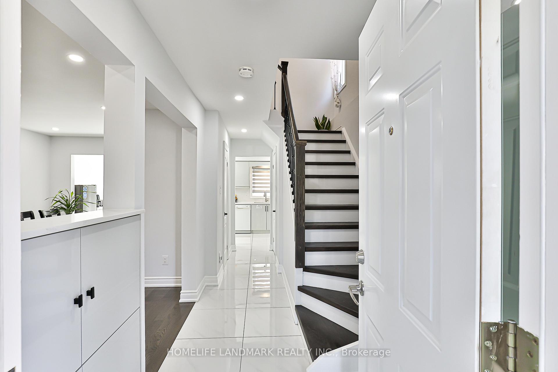 Photo 4 of 103 Fullerton Crescent, Markham, Milliken Mills West — HOMEH