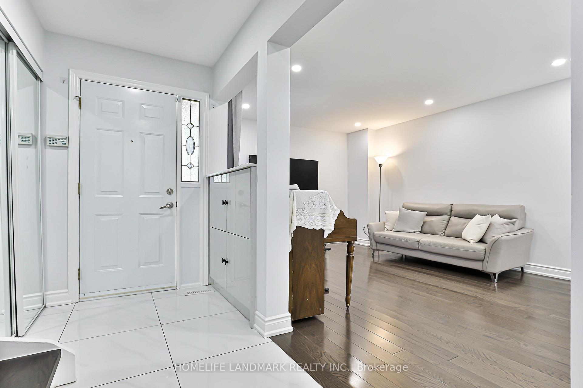 Photo 5 of 103 Fullerton Crescent, Markham, Milliken Mills West — HOMEH