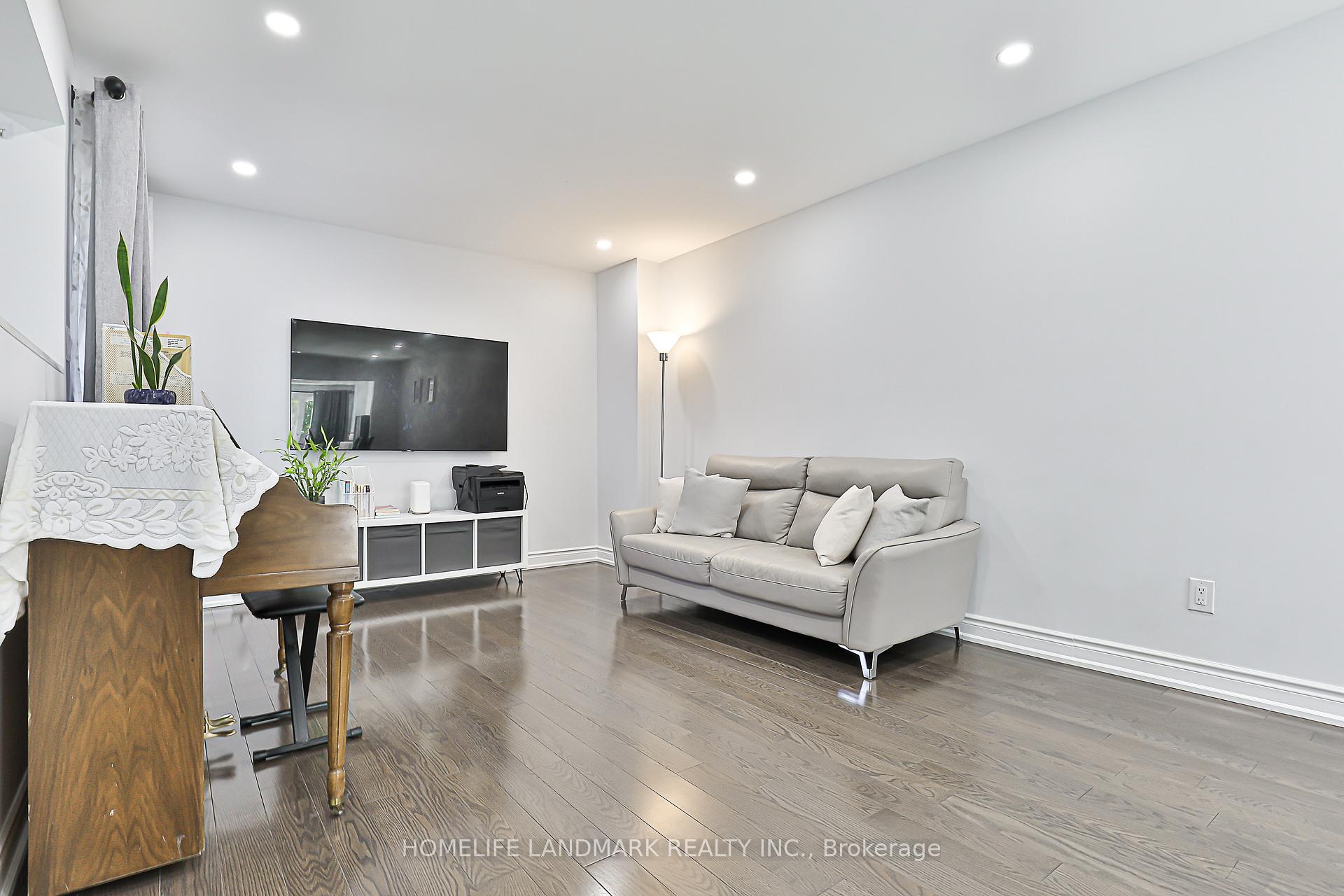 Photo 6 of 103 Fullerton Crescent, Markham, Milliken Mills West — HOMEH