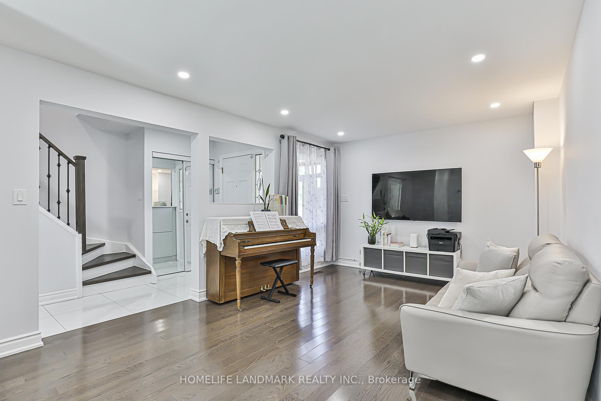 Photo 8 of 103 Fullerton Crescent, Markham, Milliken Mills West — HOMEH