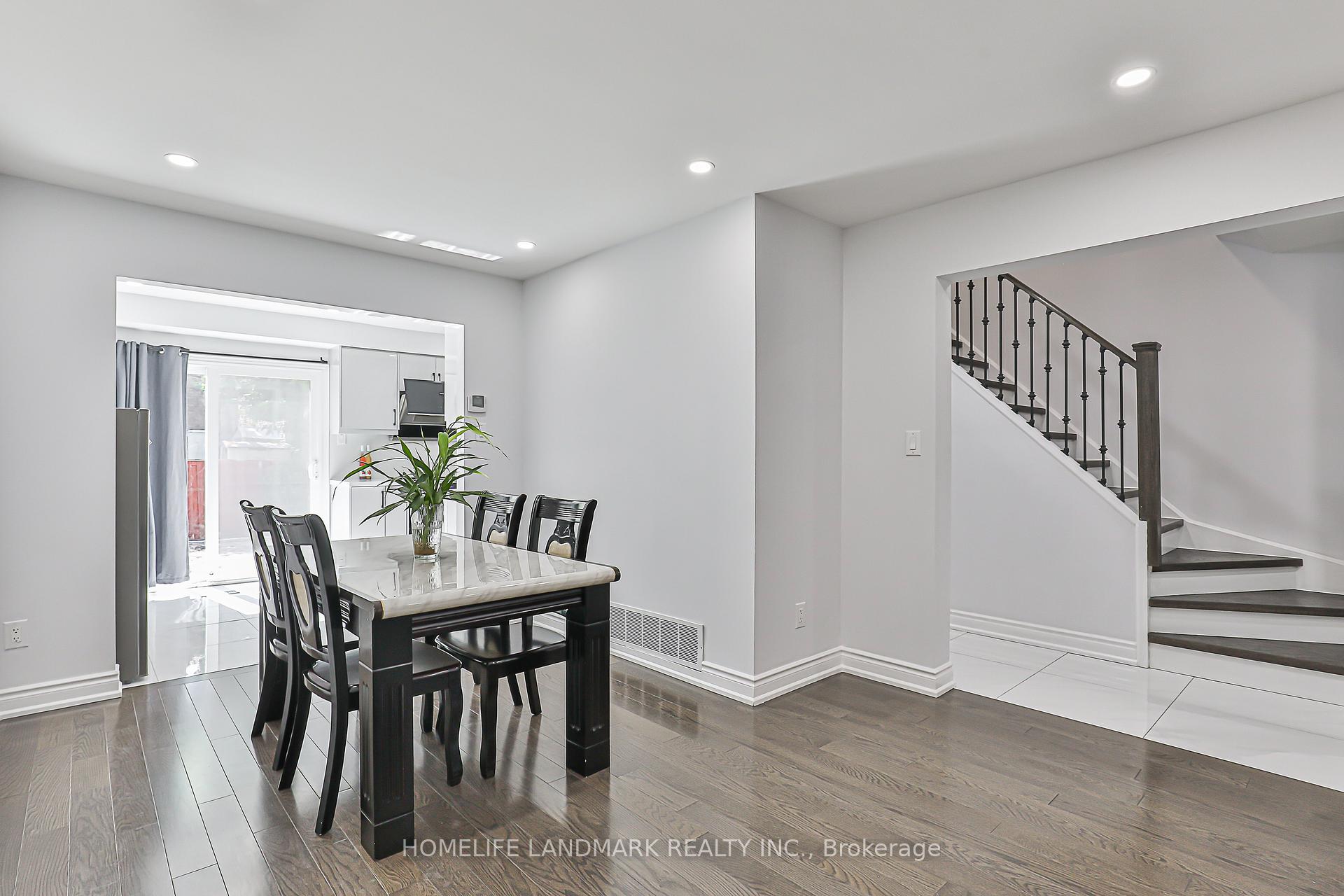 Photo 10 of 103 Fullerton Crescent, Markham, Milliken Mills West — HOMEH