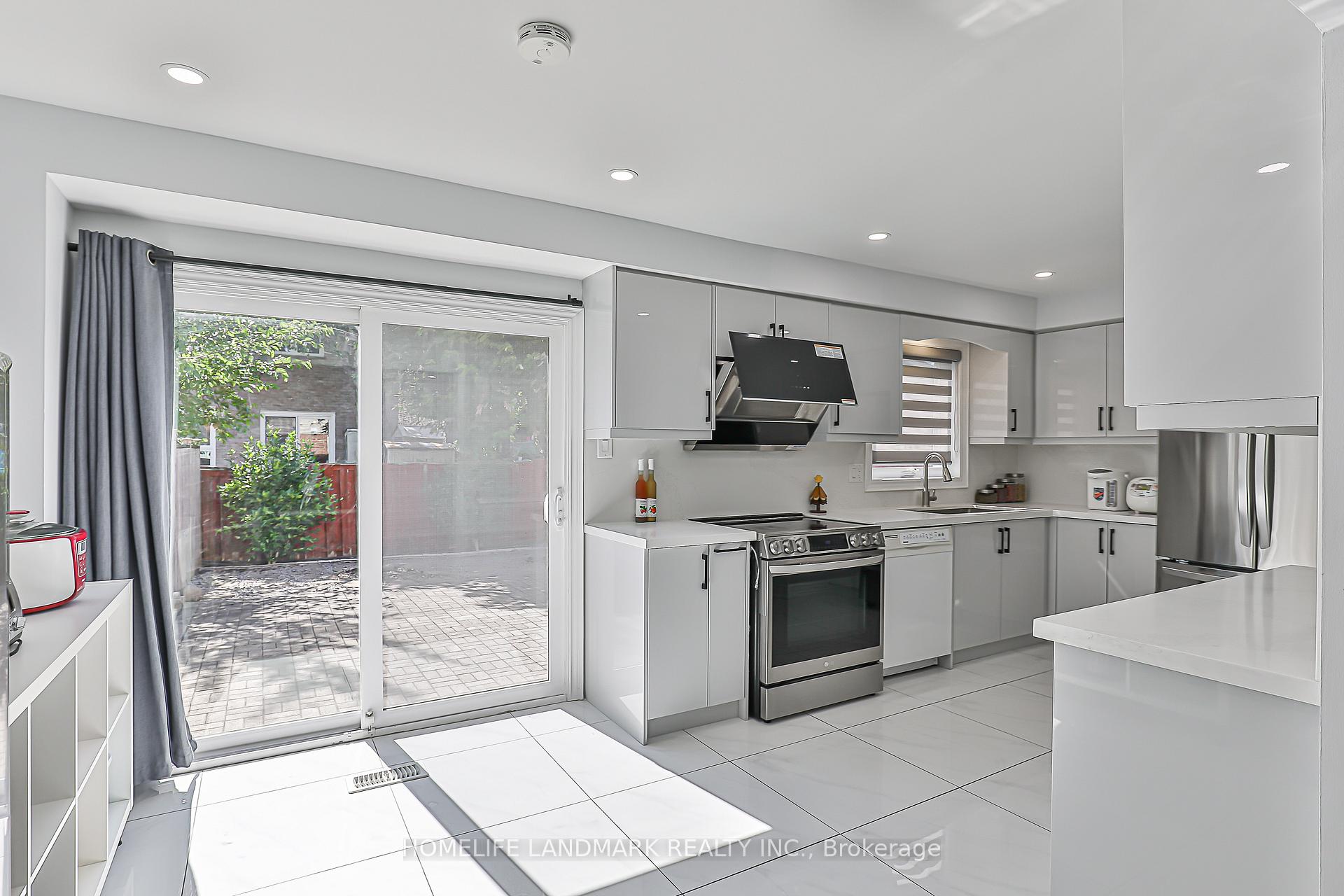 Photo 13 of 103 Fullerton Crescent, Markham, Milliken Mills West — HOMEH