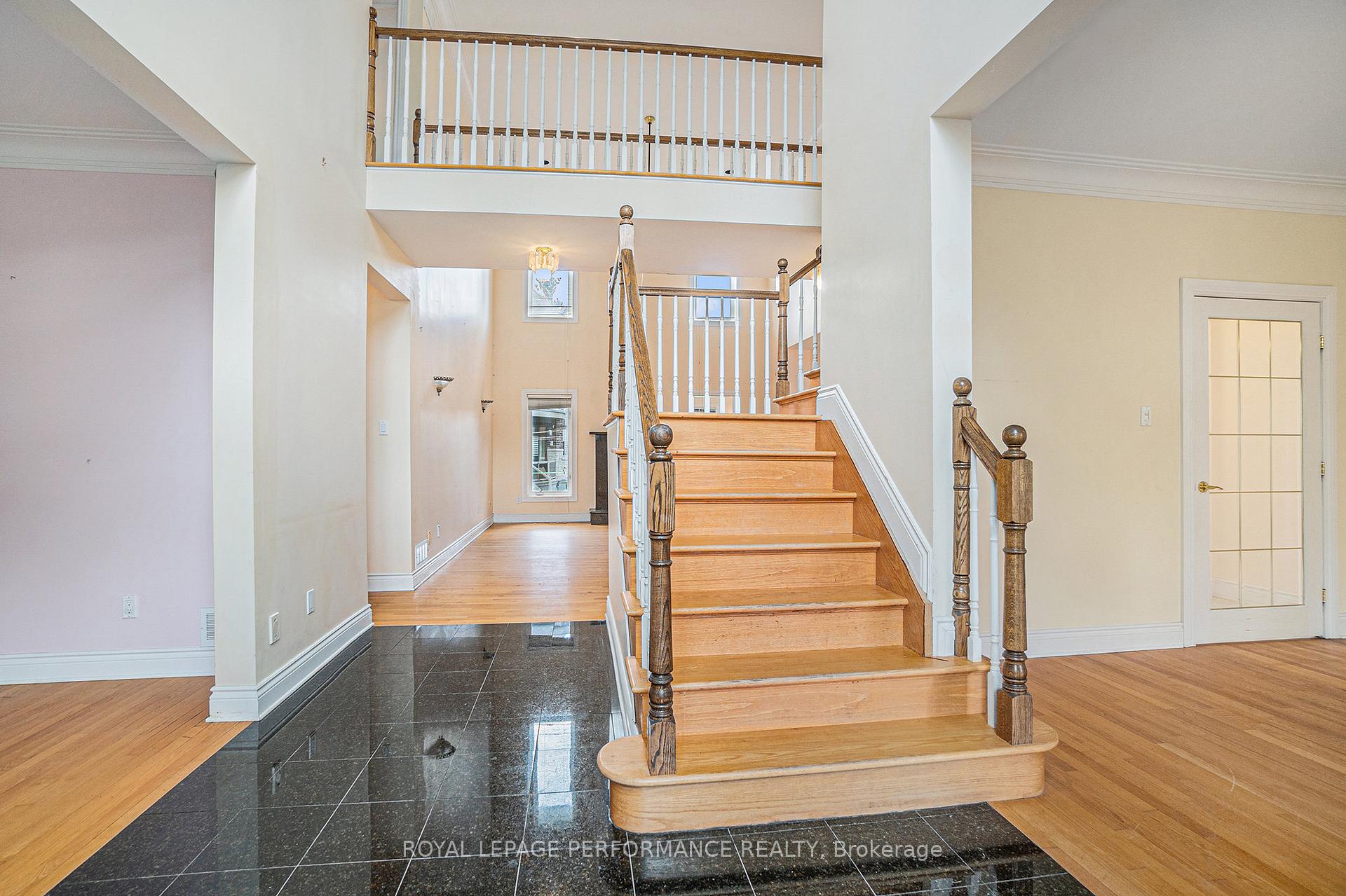 Photo 3 of 1702 Ortona Avenue, Ottawa, Carleton Heights — HOMEH