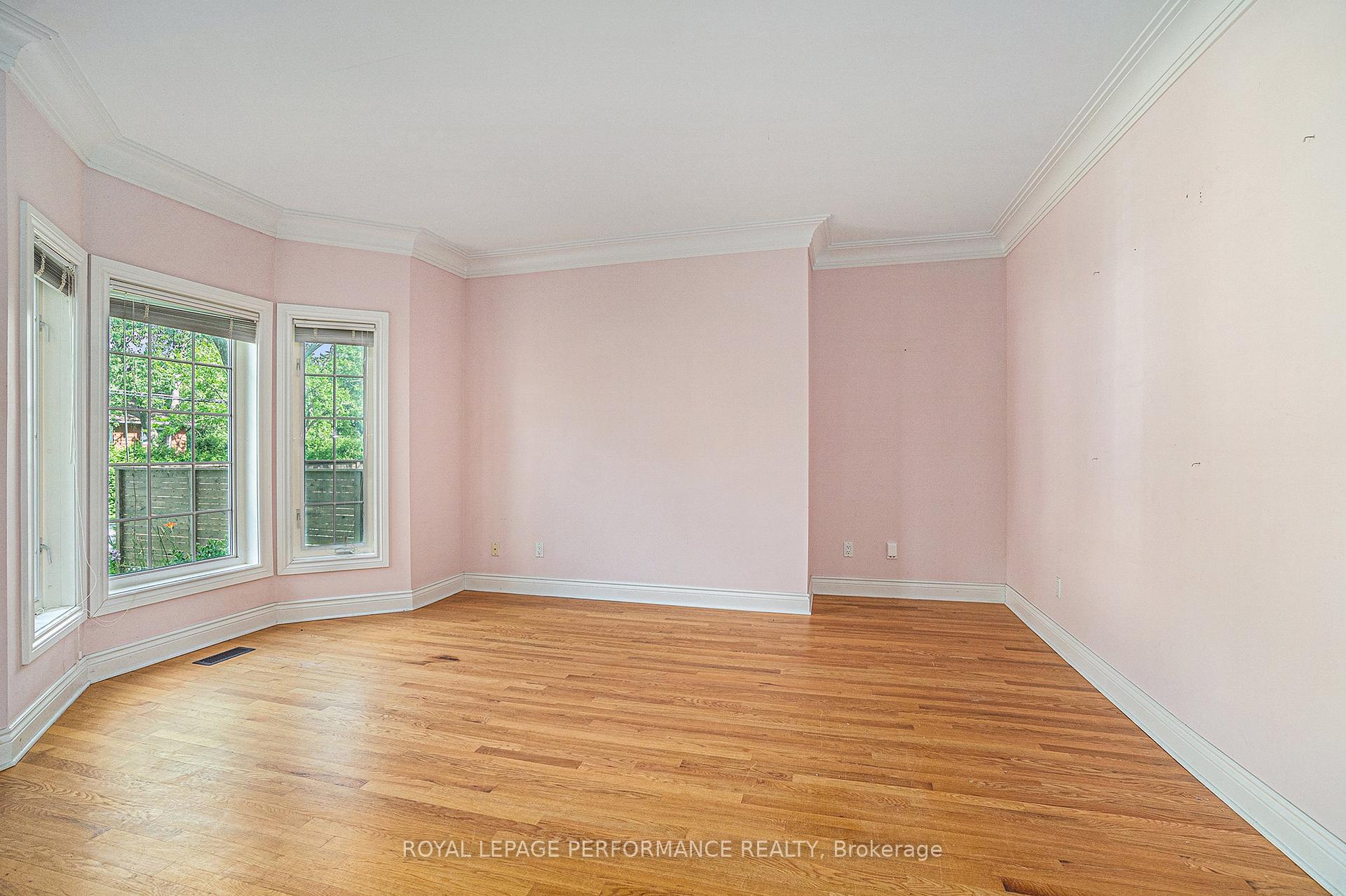Photo 4 of 1702 Ortona Avenue, Ottawa, Carleton Heights — HOMEH
