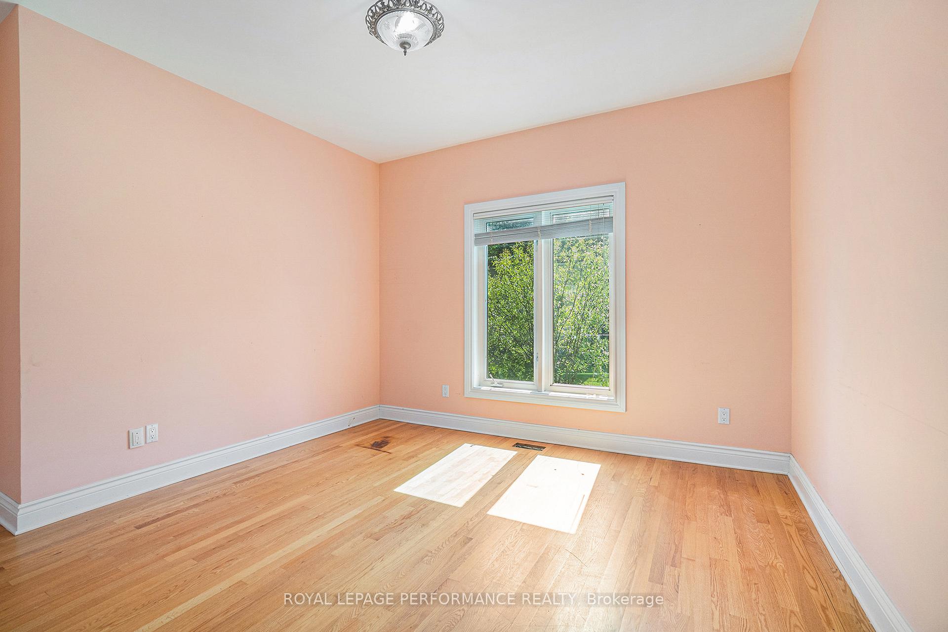 Photo 13 of 1702 Ortona Avenue, Ottawa, Carleton Heights — HOMEH