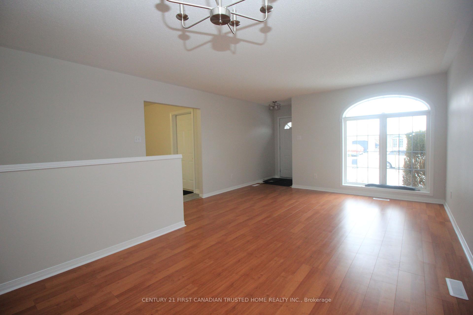 Photo 4 of 62 Maxine Court E, Middlesex Centre, Kilworth — HOMEH