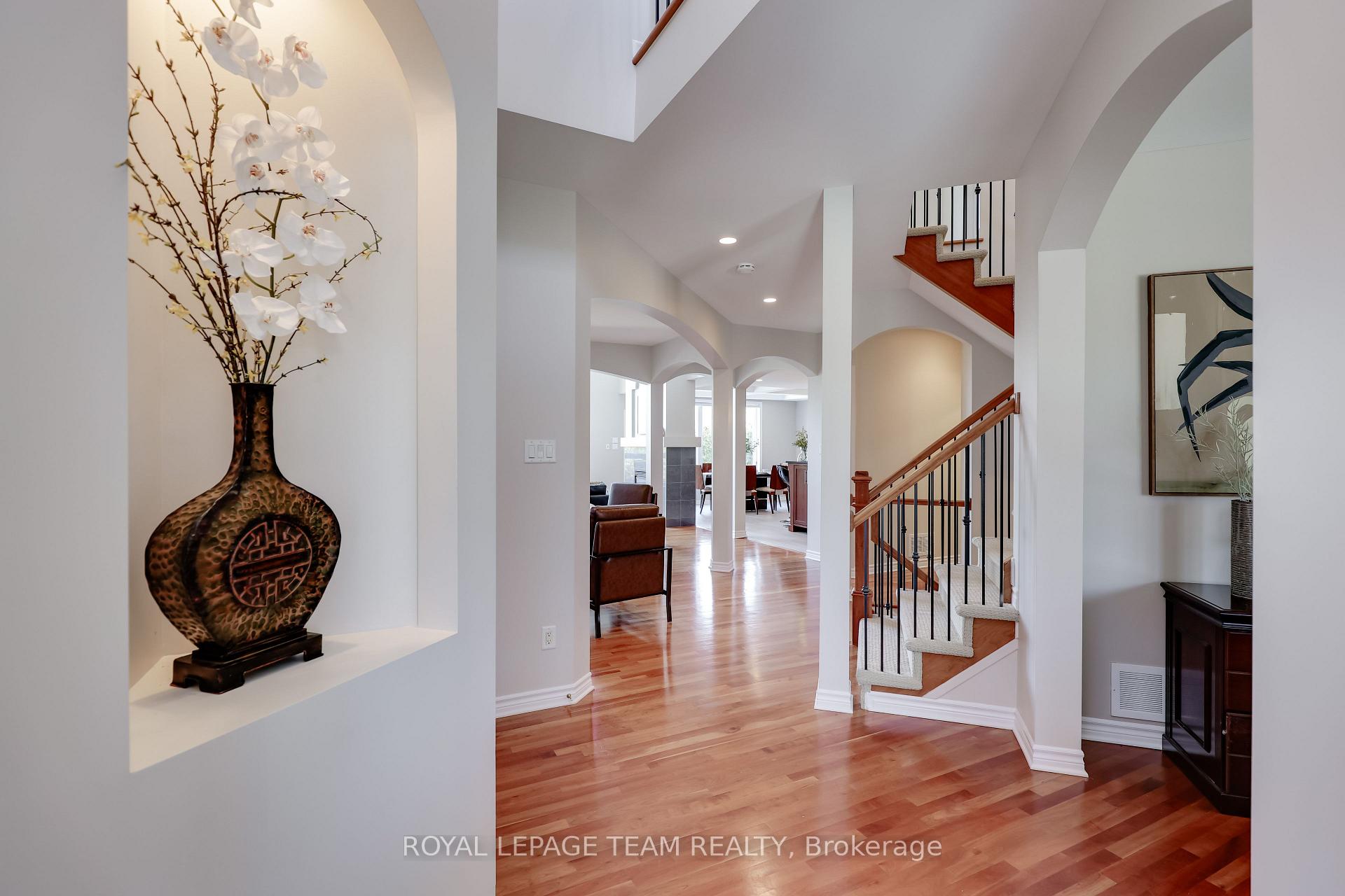 Photo 3 of 665 Kochar Drive, Ottawa, Mooneys Bay — HOMEH