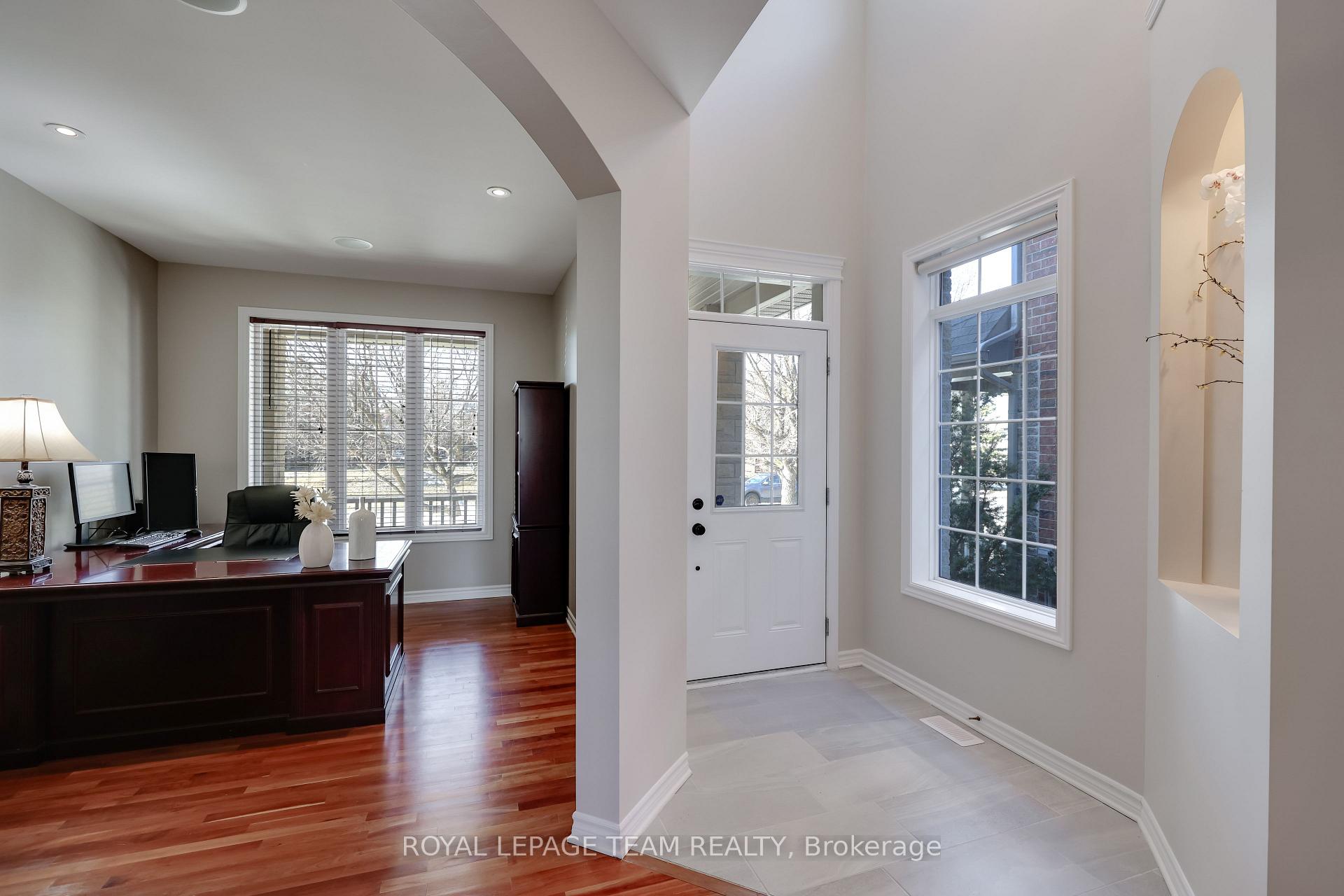 Photo 4 of 665 Kochar Drive, Ottawa, Mooneys Bay — HOMEH