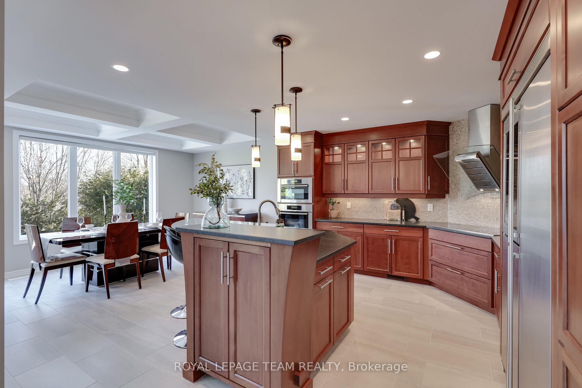 Photo 10 of 665 Kochar Drive, Ottawa, Mooneys Bay — HOMEH