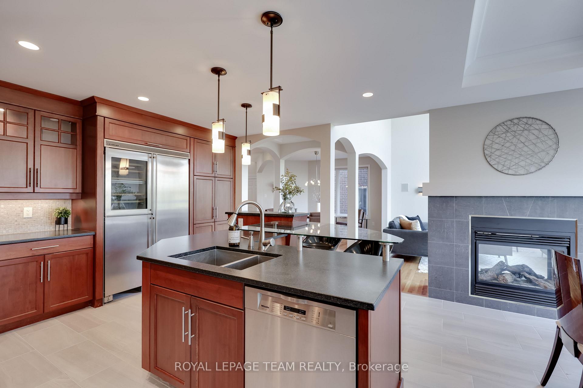 Photo 11 of 665 Kochar Drive, Ottawa, Mooneys Bay — HOMEH