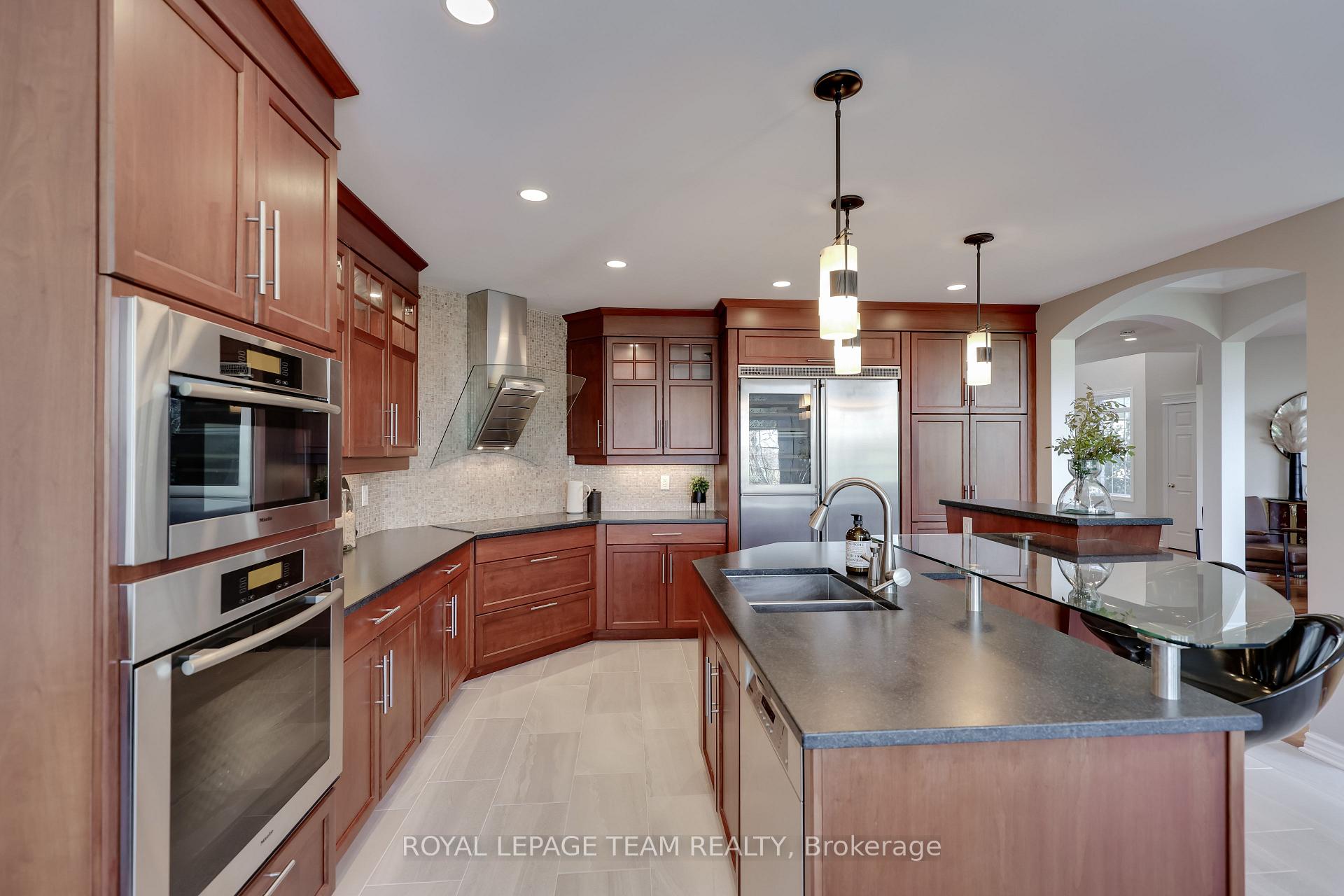 Photo 12 of 665 Kochar Drive, Ottawa, Mooneys Bay — HOMEH