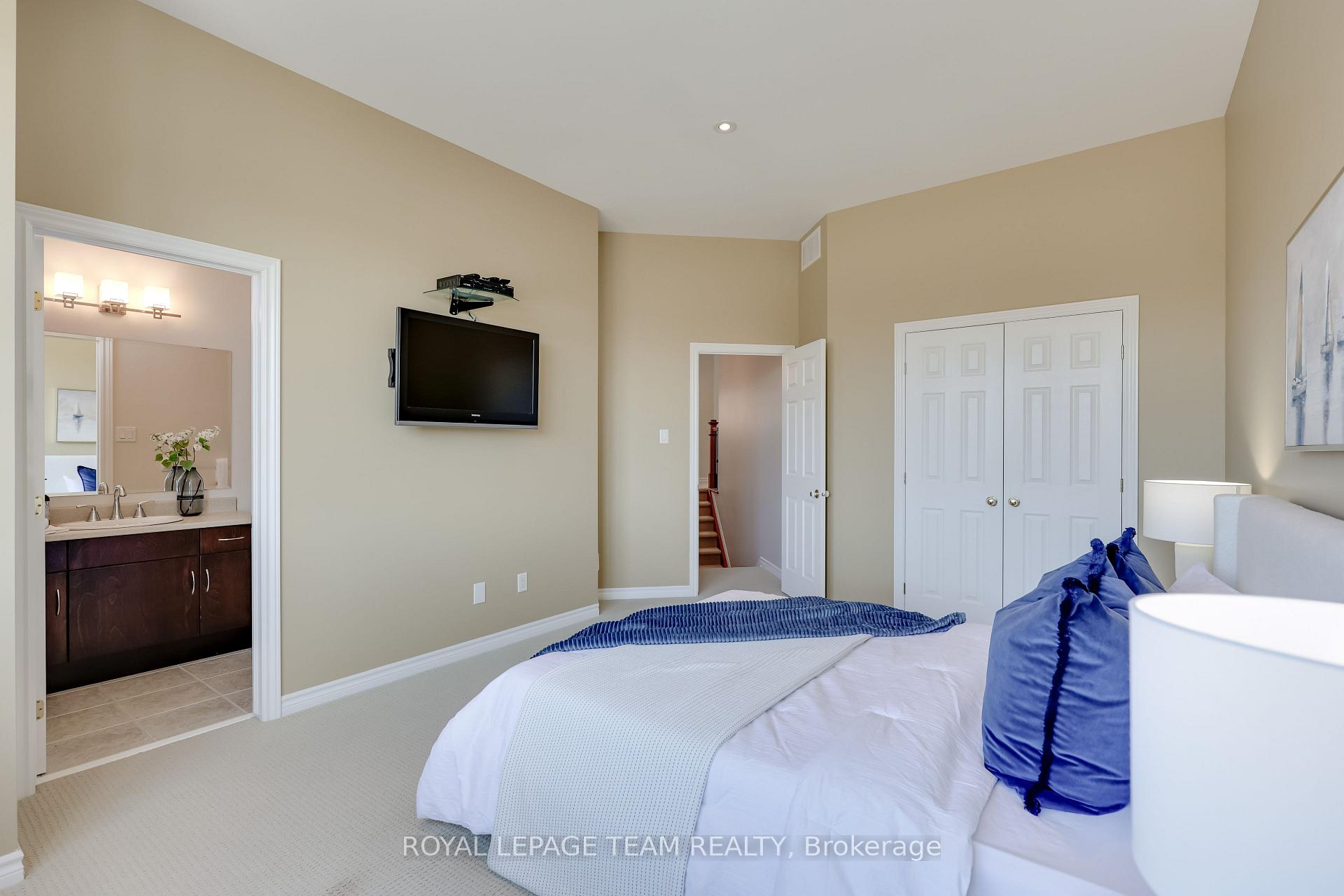 Photo 25 of 665 Kochar Drive, Ottawa, Mooneys Bay — HOMEH