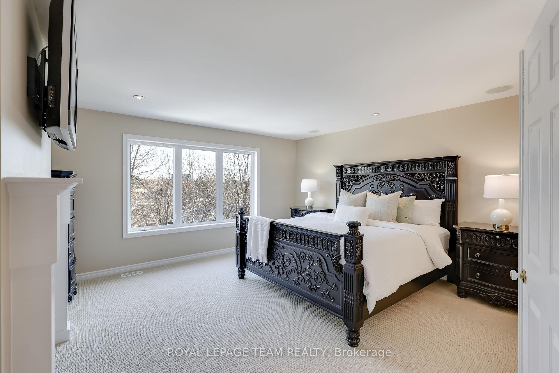 Photo 30 of 665 Kochar Drive, Ottawa, Mooneys Bay — HOMEH