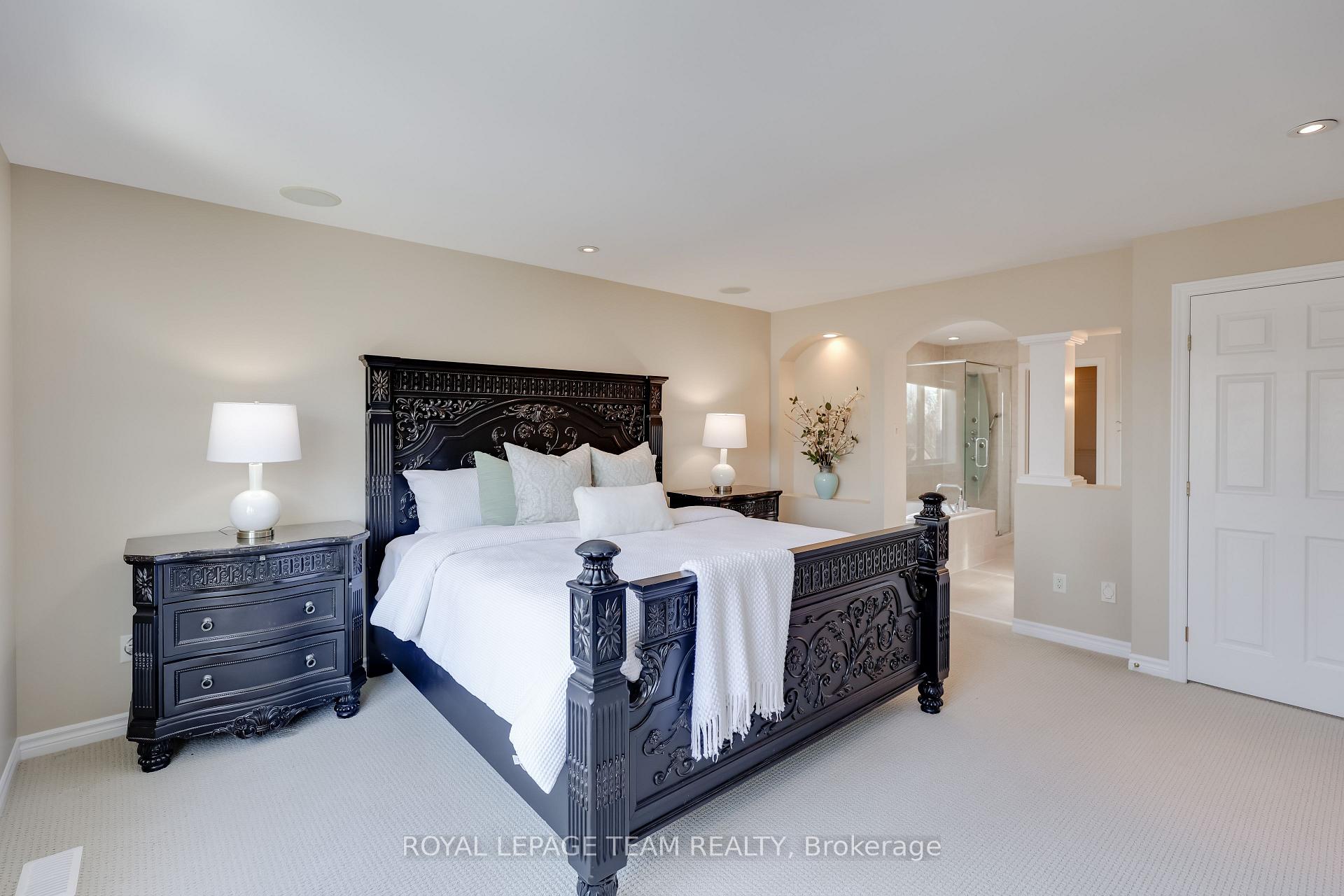 Photo 31 of 665 Kochar Drive, Ottawa, Mooneys Bay — HOMEH