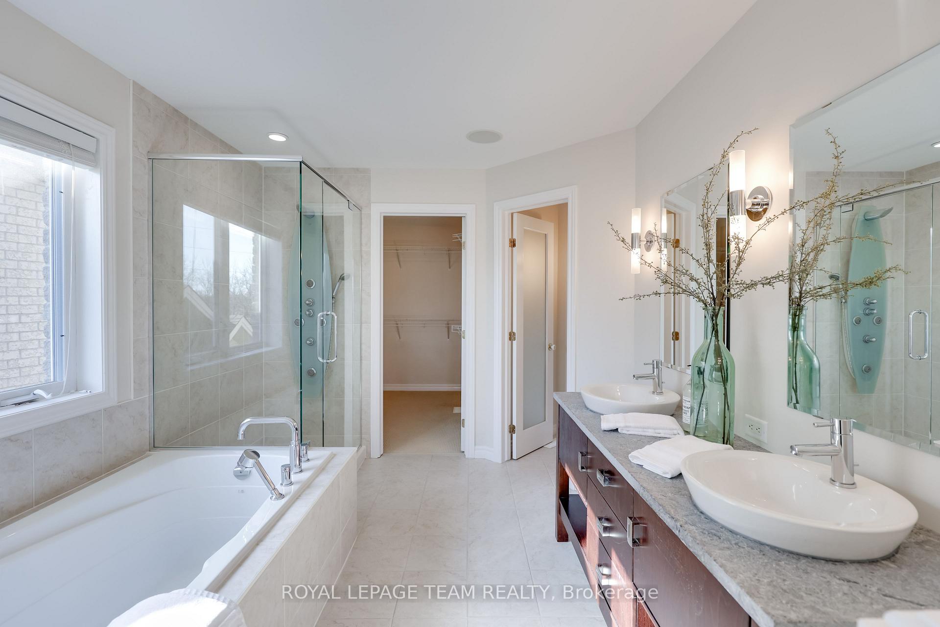 Photo 34 of 665 Kochar Drive, Ottawa, Mooneys Bay — HOMEH