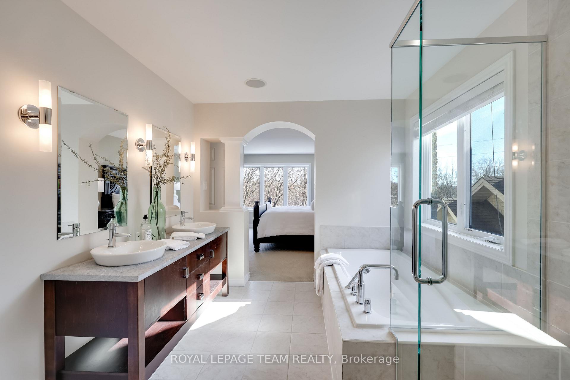 Photo 36 of 665 Kochar Drive, Ottawa, Mooneys Bay — HOMEH