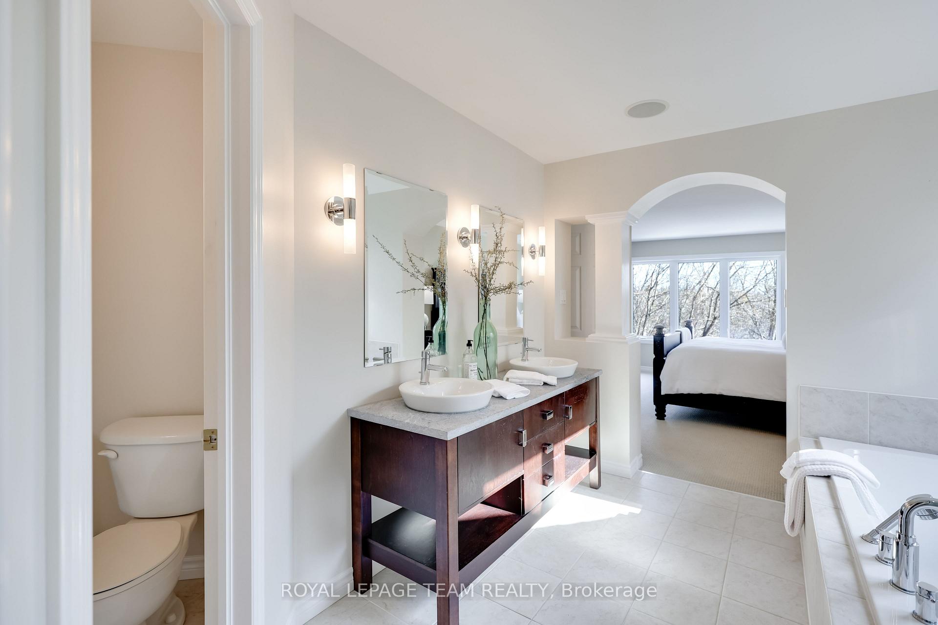 Photo 37 of 665 Kochar Drive, Ottawa, Mooneys Bay — HOMEH