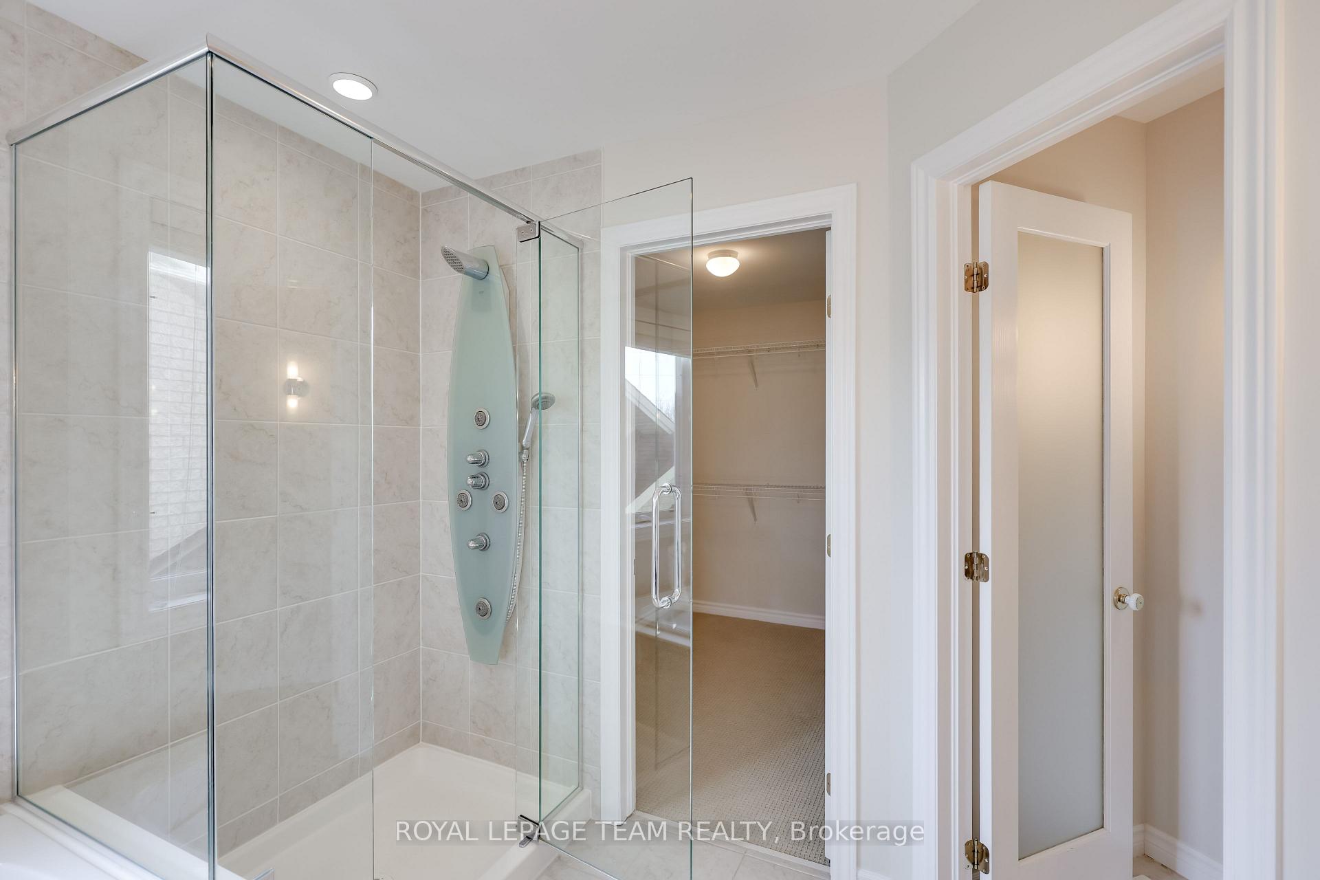 Photo 38 of 665 Kochar Drive, Ottawa, Mooneys Bay — HOMEH