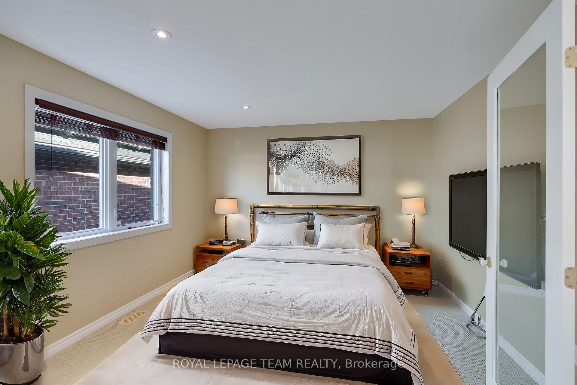 Photo 40 of 665 Kochar Drive, Ottawa, Mooneys Bay — HOMEH