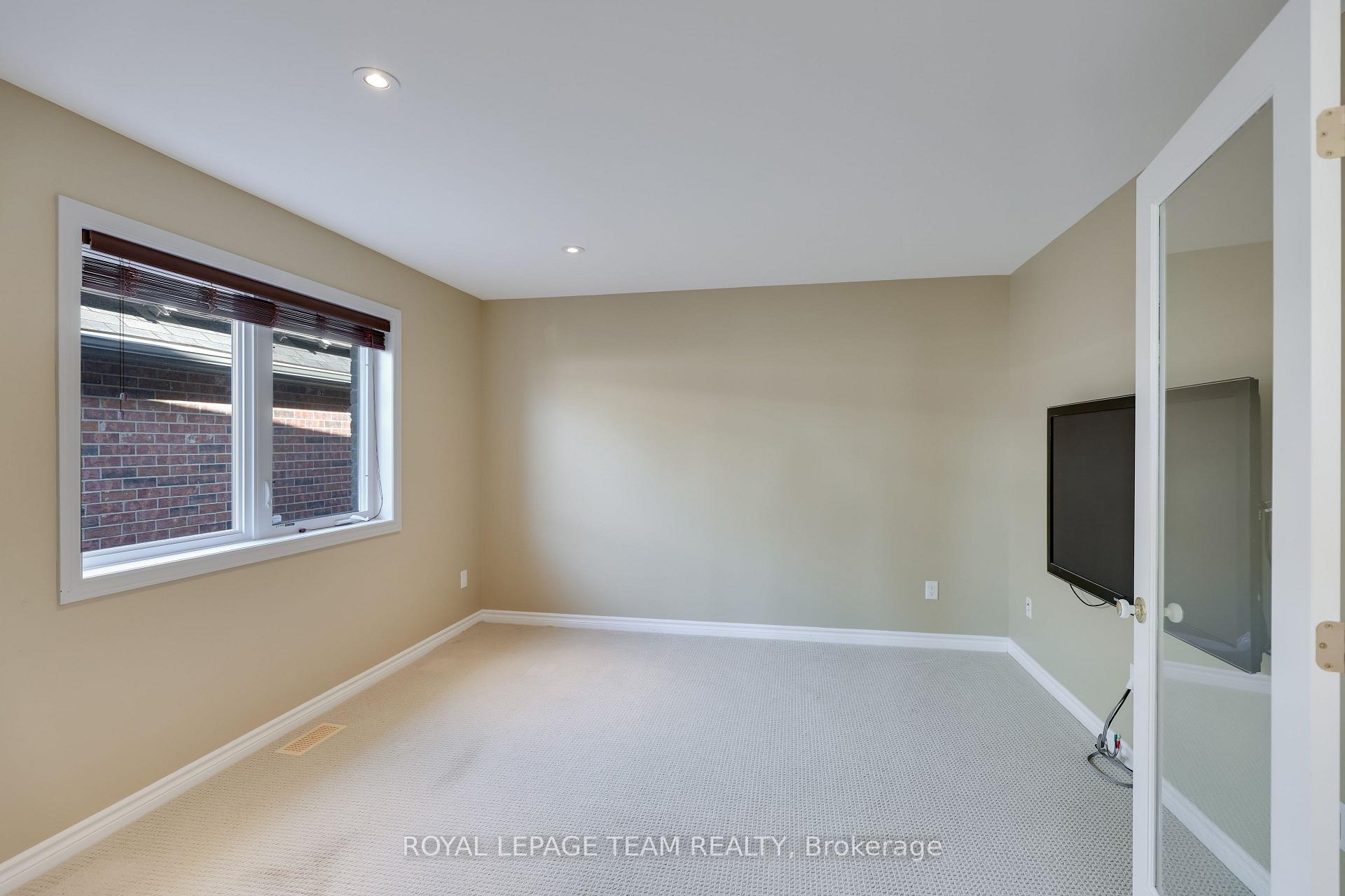Photo 41 of 665 Kochar Drive, Ottawa, Mooneys Bay — HOMEH