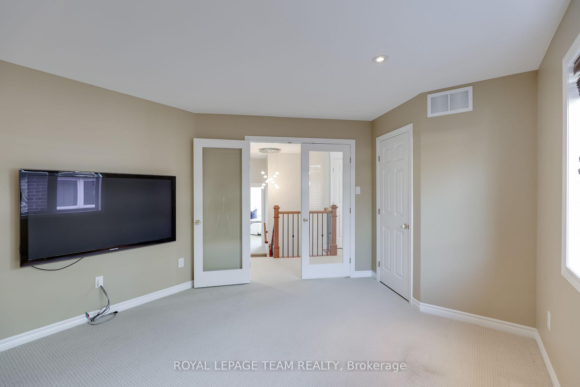 Photo 42 of 665 Kochar Drive, Ottawa, Mooneys Bay — HOMEH