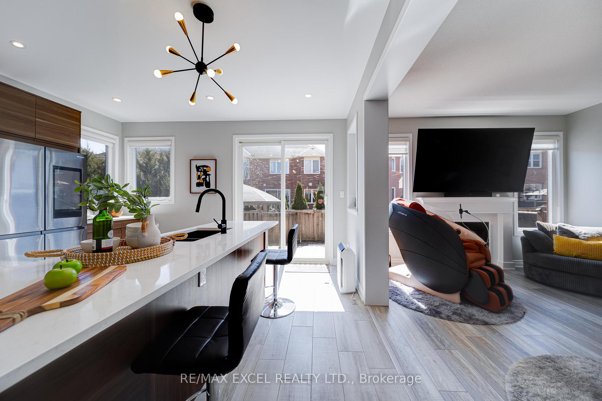 Photo 13 of 99 James Parrott Avenue, Markham, Wismer — HOMEH