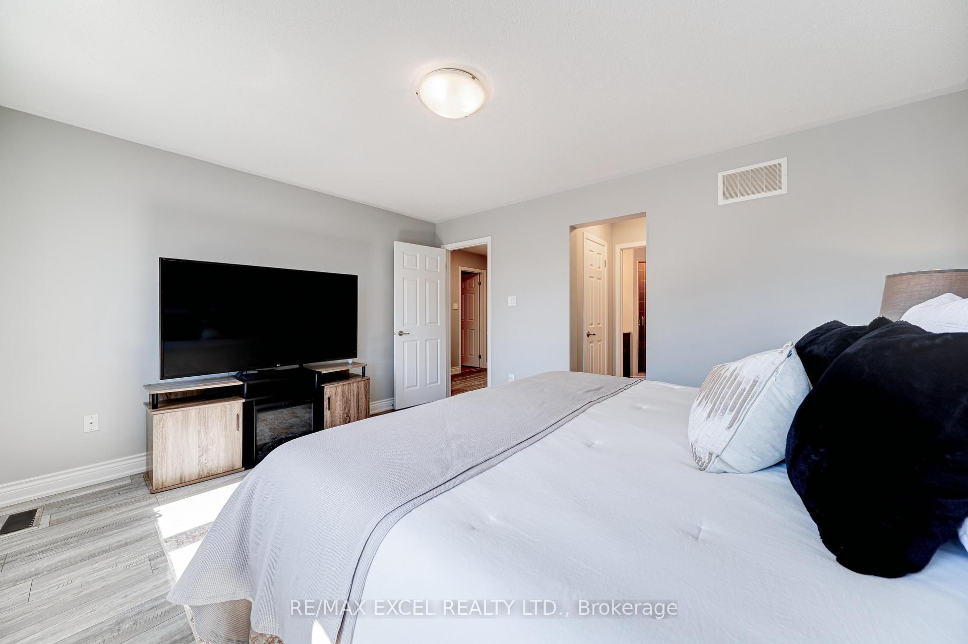 Photo 20 of 99 James Parrott Avenue, Markham, Wismer — HOMEH