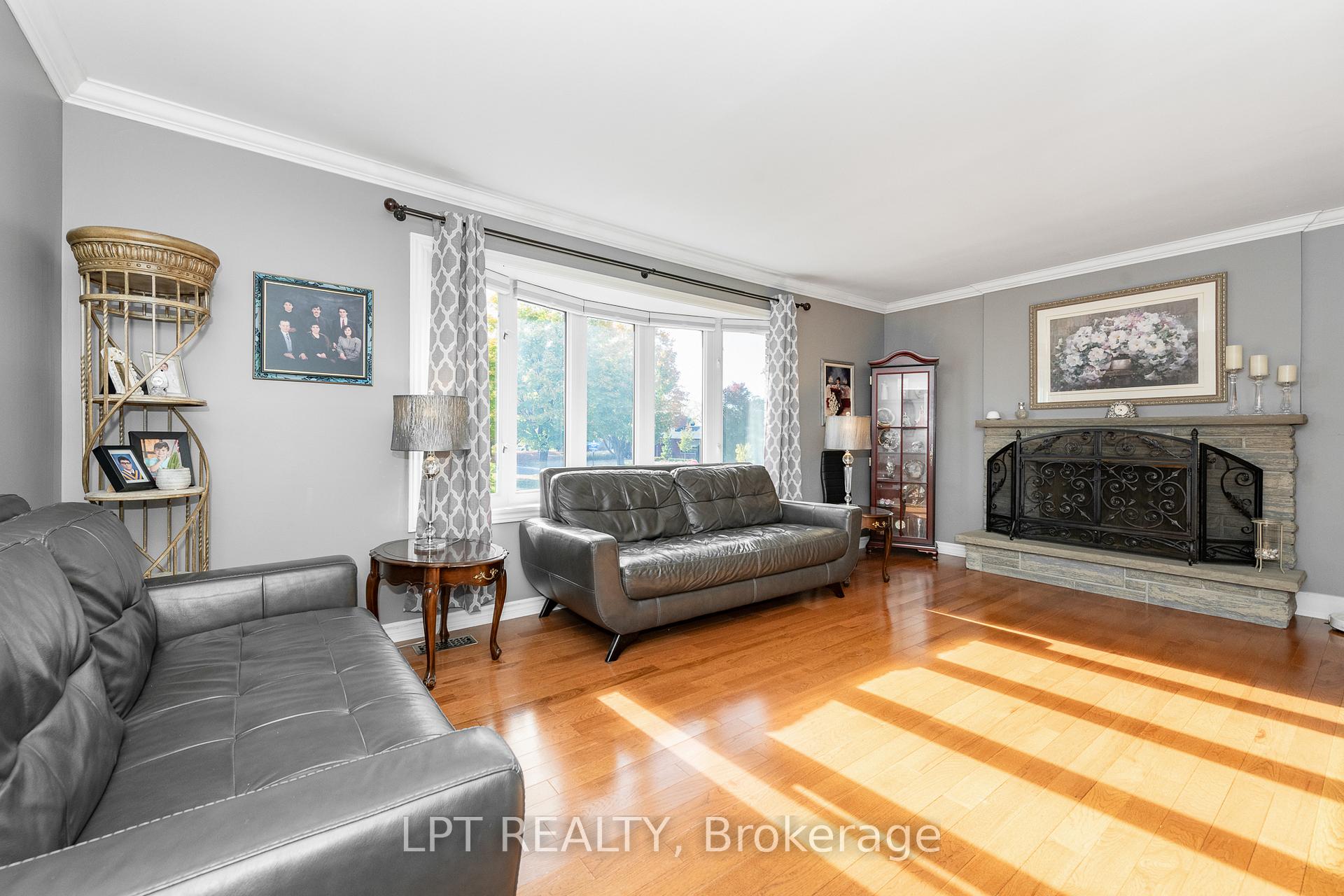 Photo 5 of 859 Griffith Way, Ottawa, Courtland Park — HOMEH