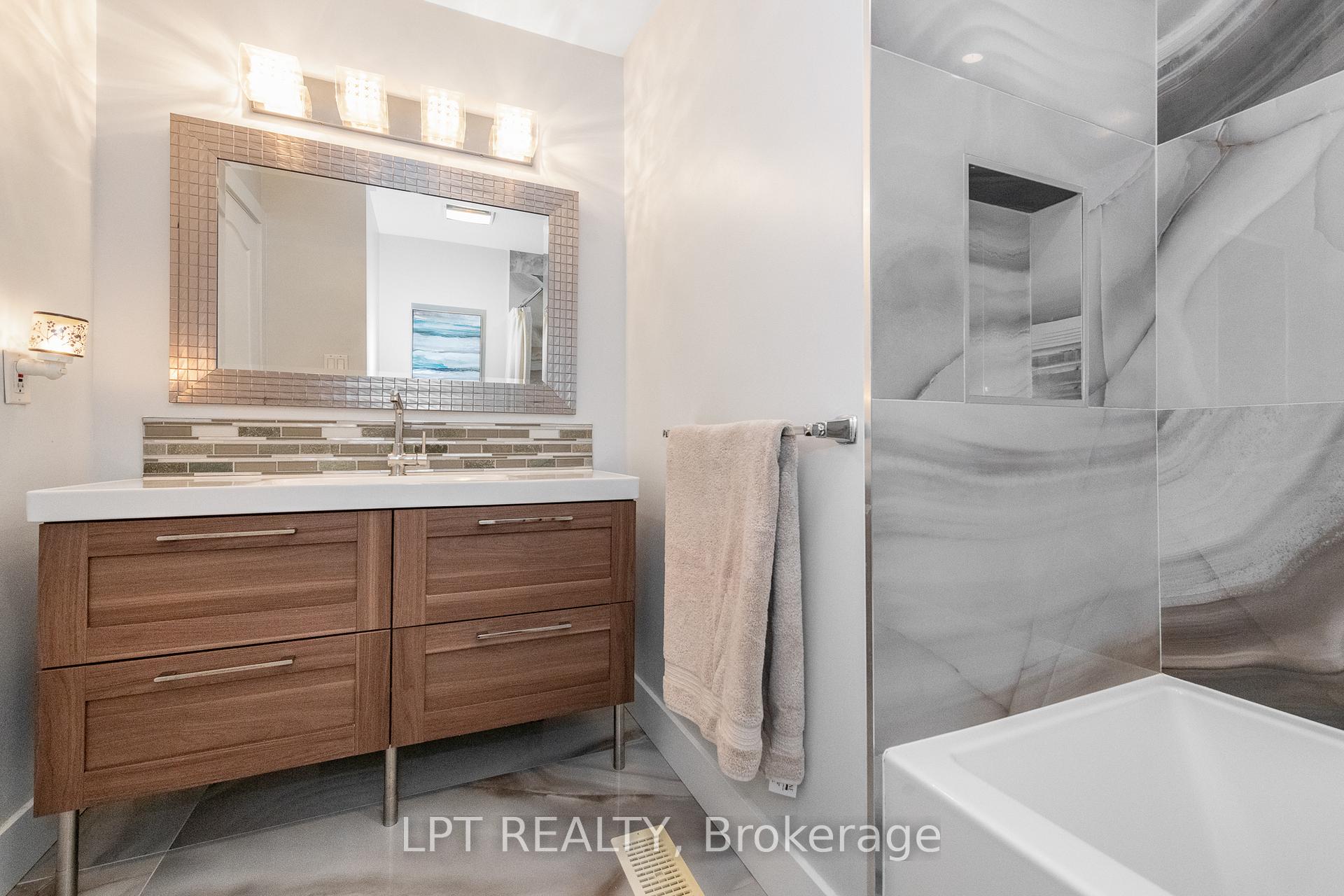 Photo 13 of 859 Griffith Way, Ottawa, Courtland Park — HOMEH