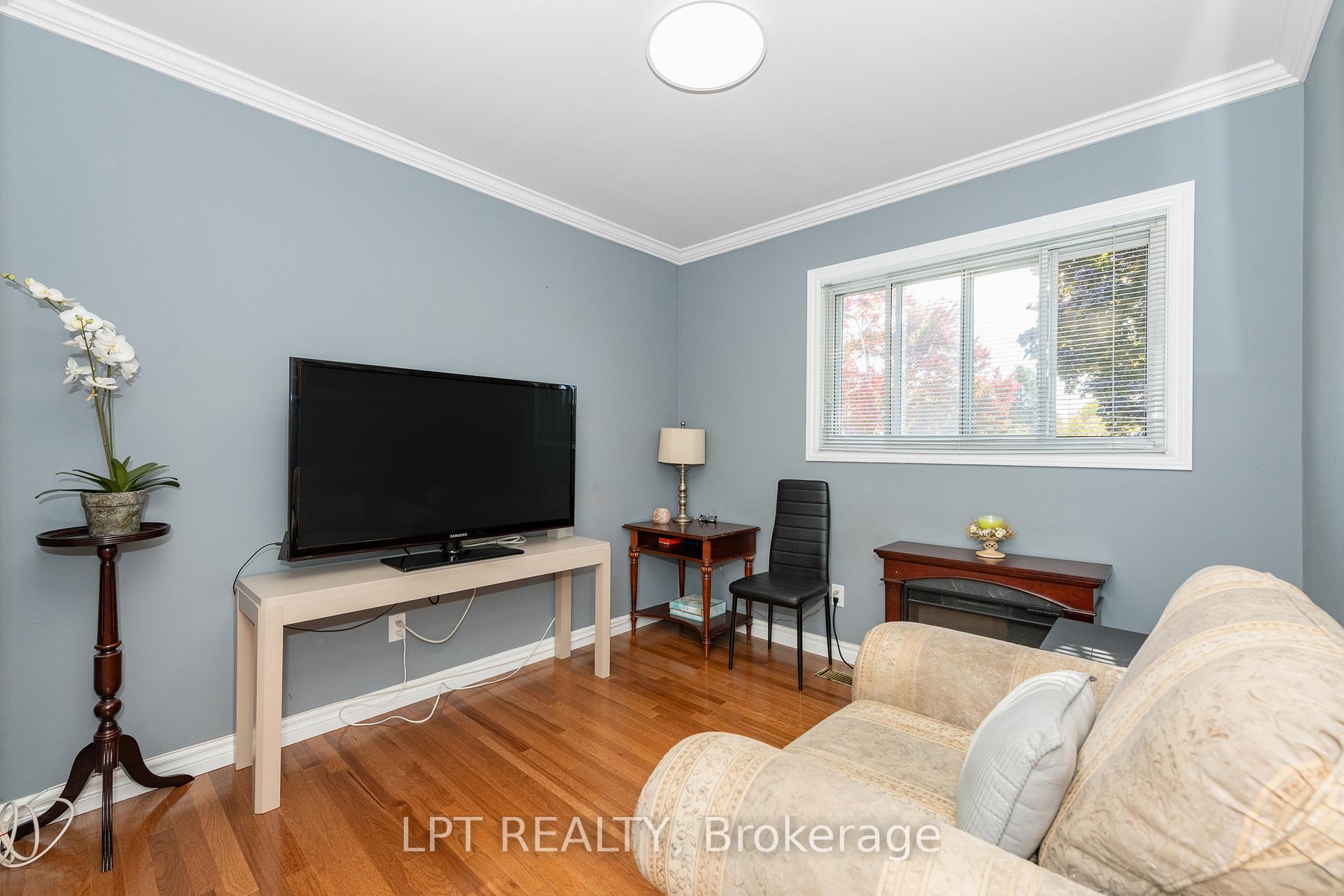 Photo 16 of 859 Griffith Way, Ottawa, Courtland Park — HOMEH