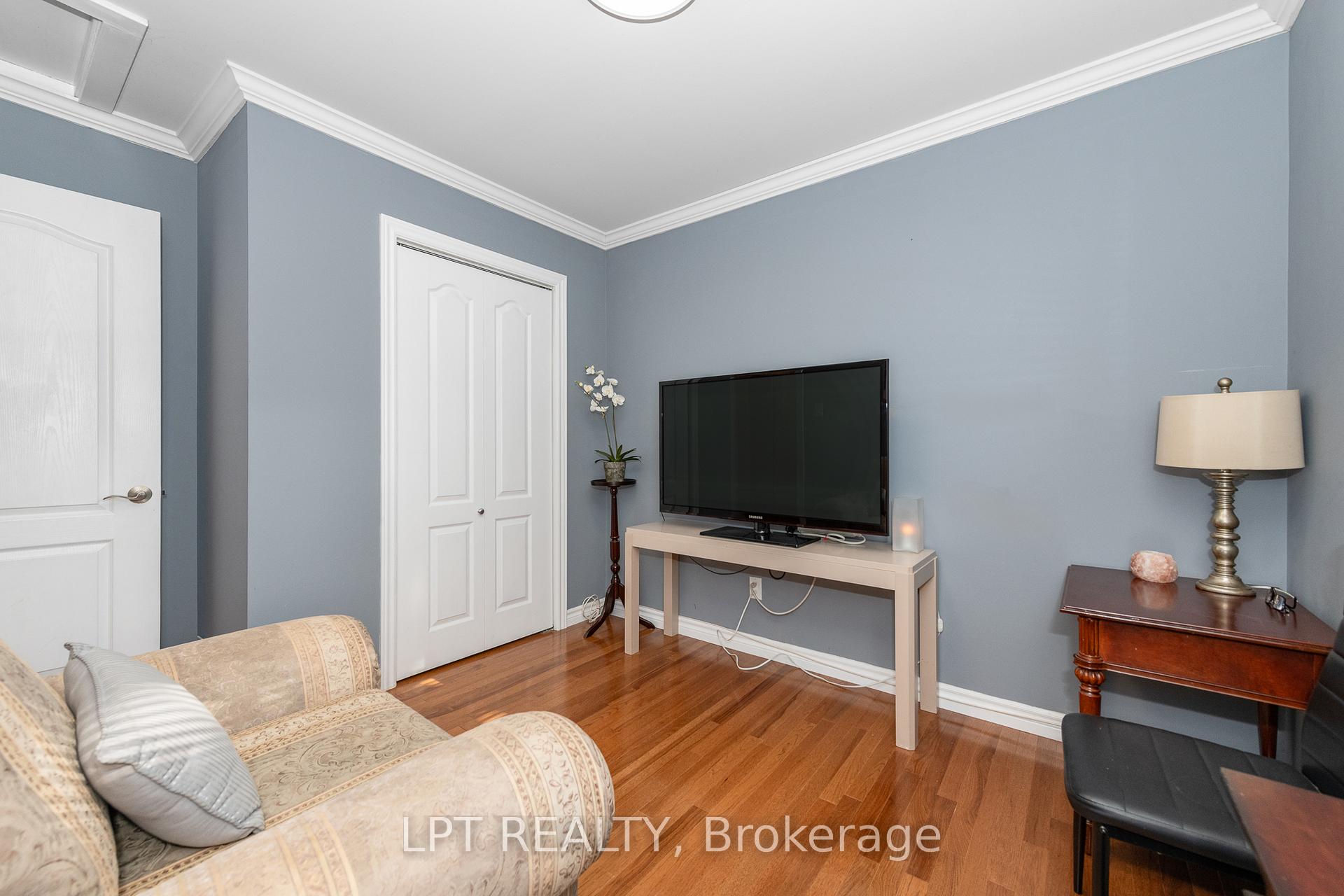 Photo 17 of 859 Griffith Way, Ottawa, Courtland Park — HOMEH