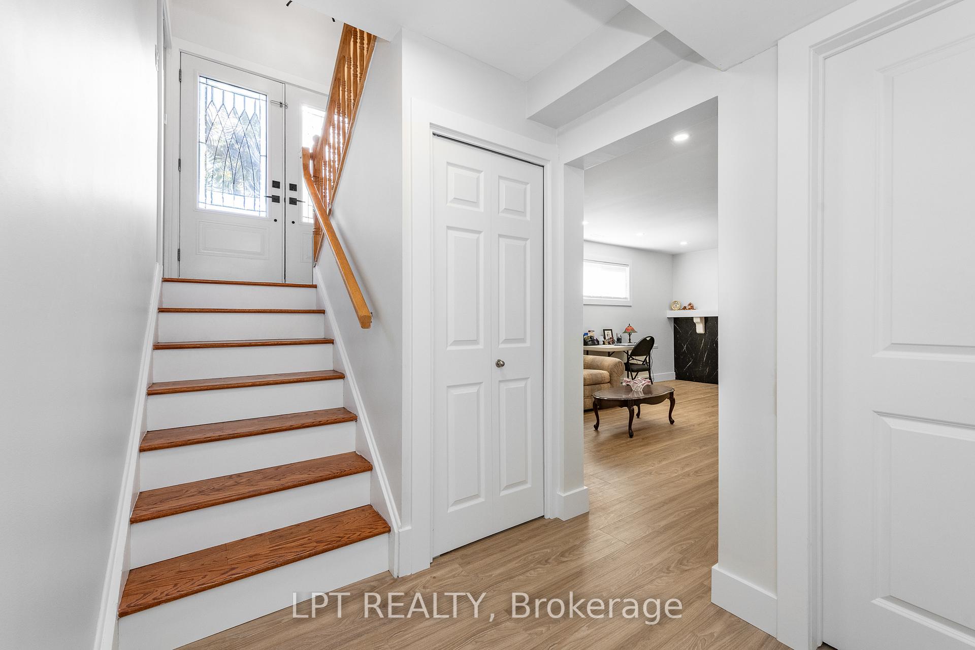 Photo 21 of 859 Griffith Way, Ottawa, Courtland Park — HOMEH
