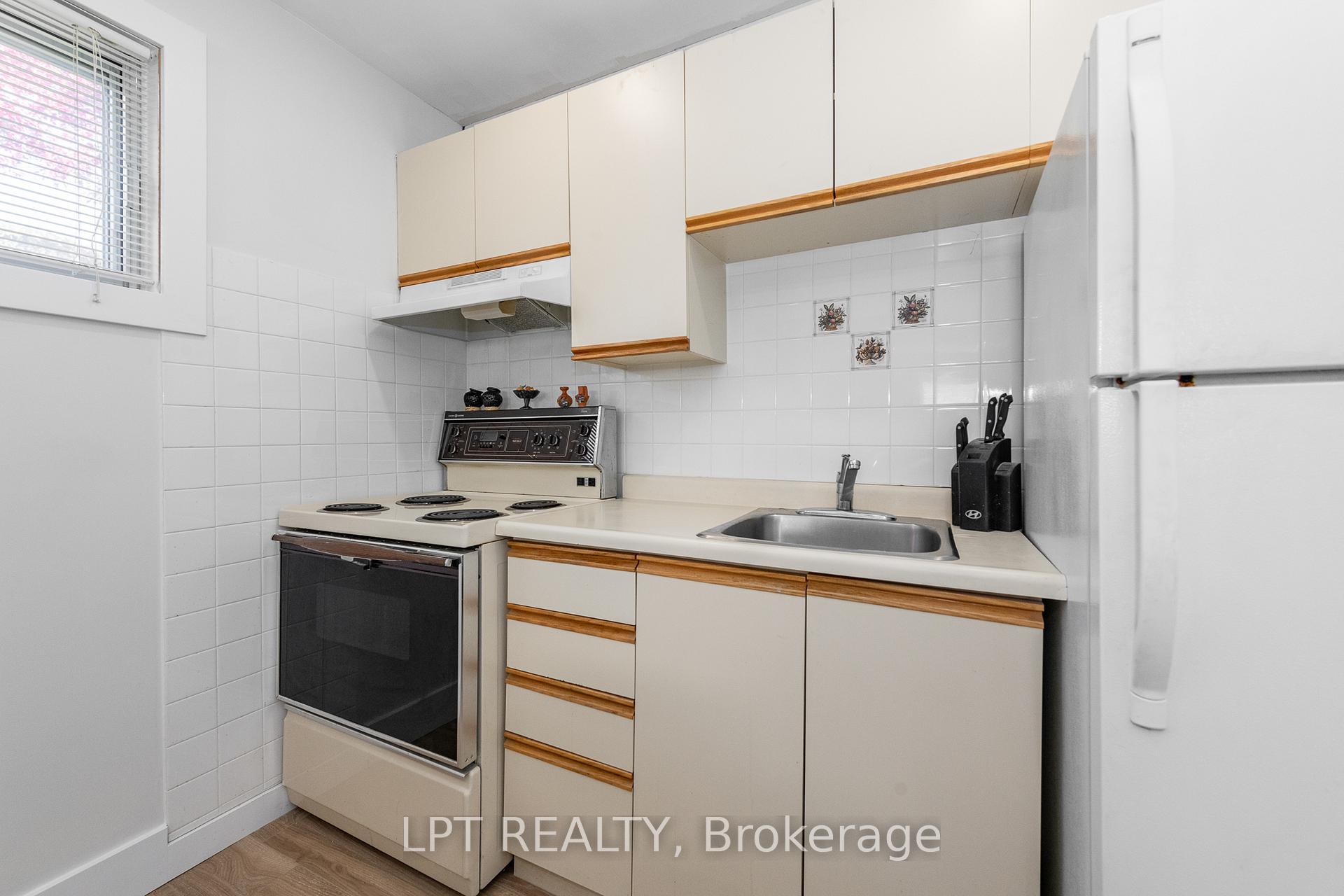 Photo 29 of 859 Griffith Way, Ottawa, Courtland Park — HOMEH