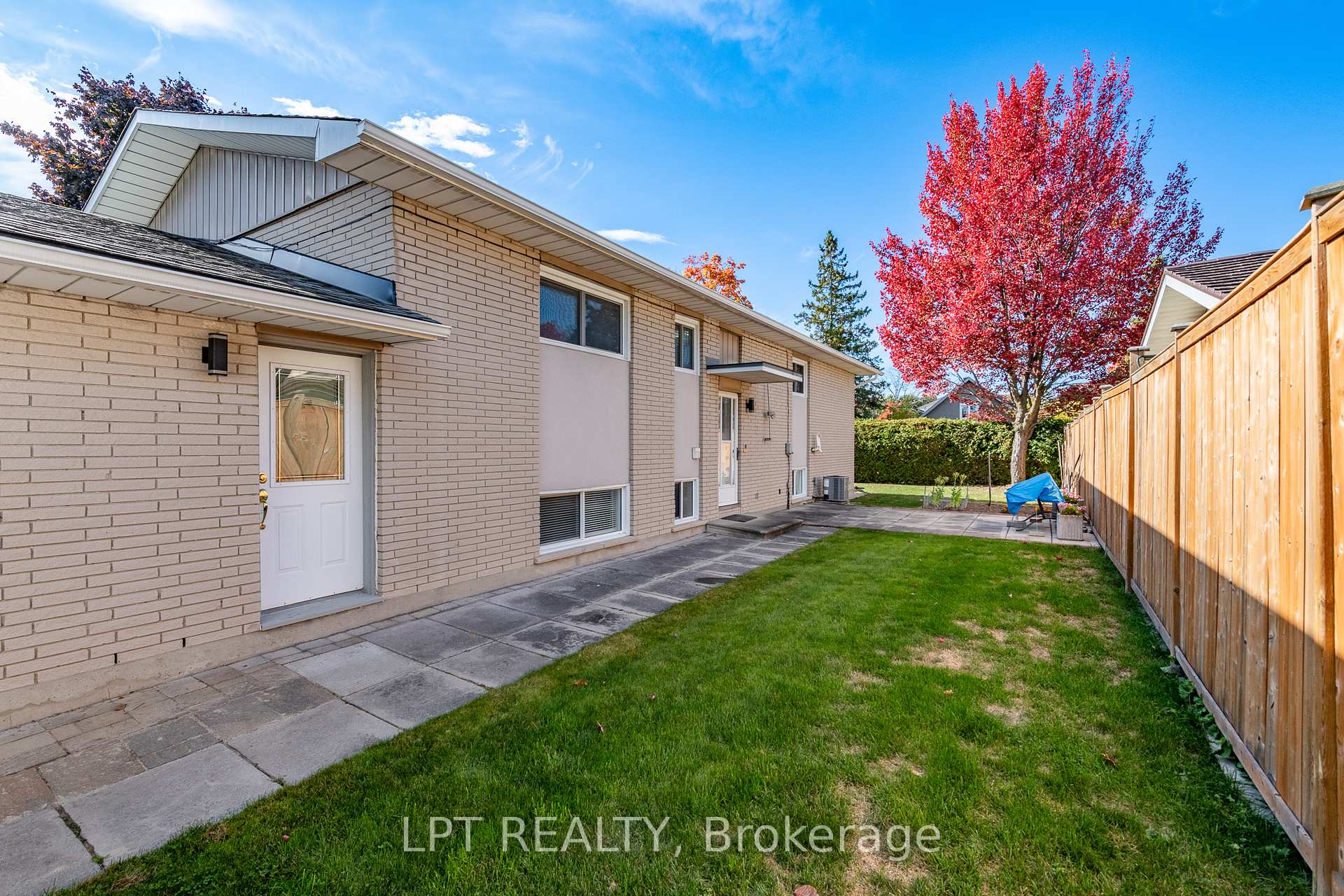 Photo 32 of 859 Griffith Way, Ottawa, Courtland Park — HOMEH