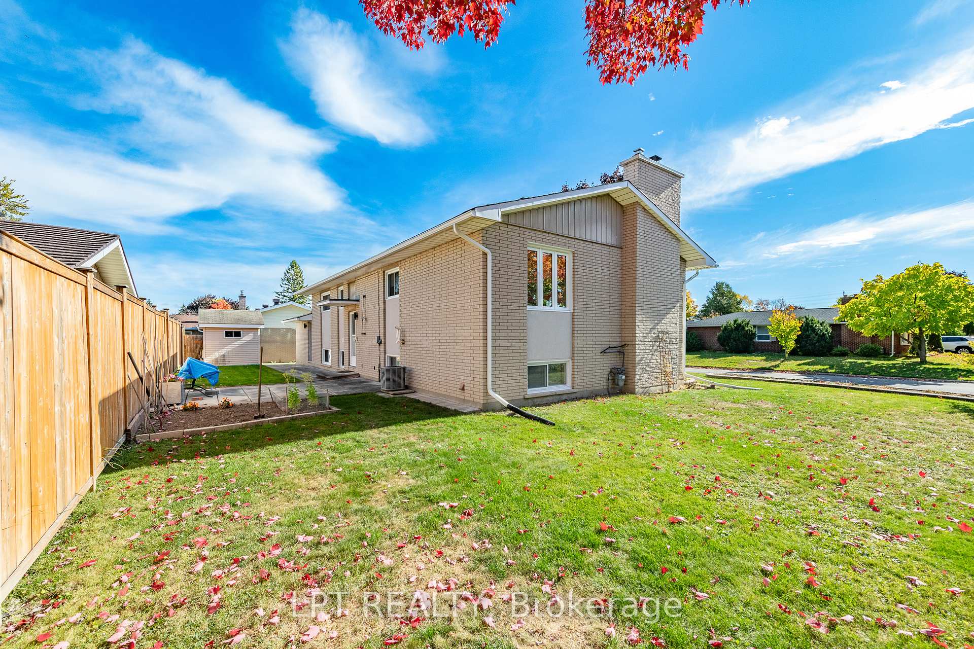 Photo 34 of 859 Griffith Way, Ottawa, Courtland Park — HOMEH
