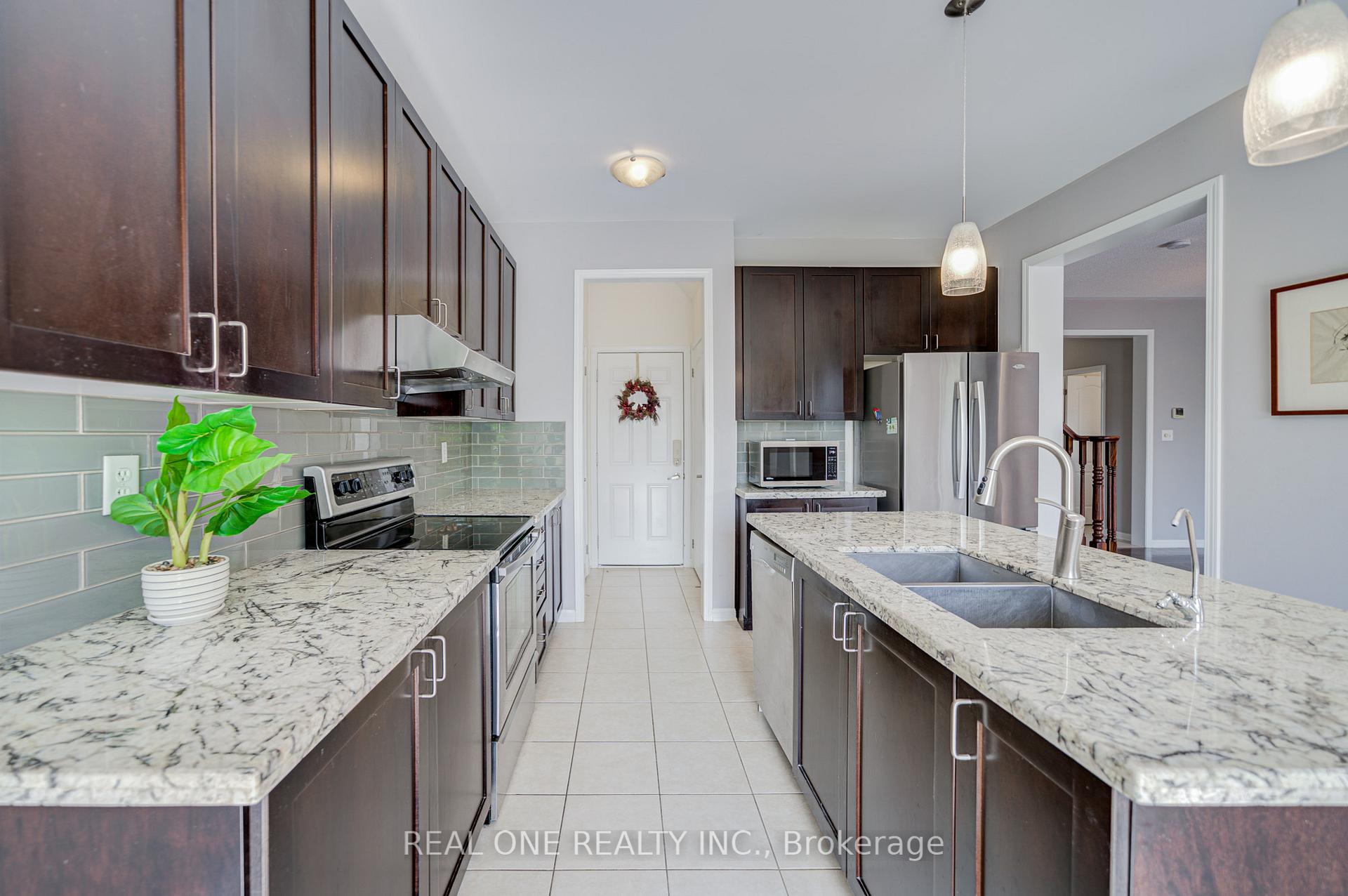 Photo 8 of 23 Cranston Street, Hamilton, Meadowlands — HOMEH