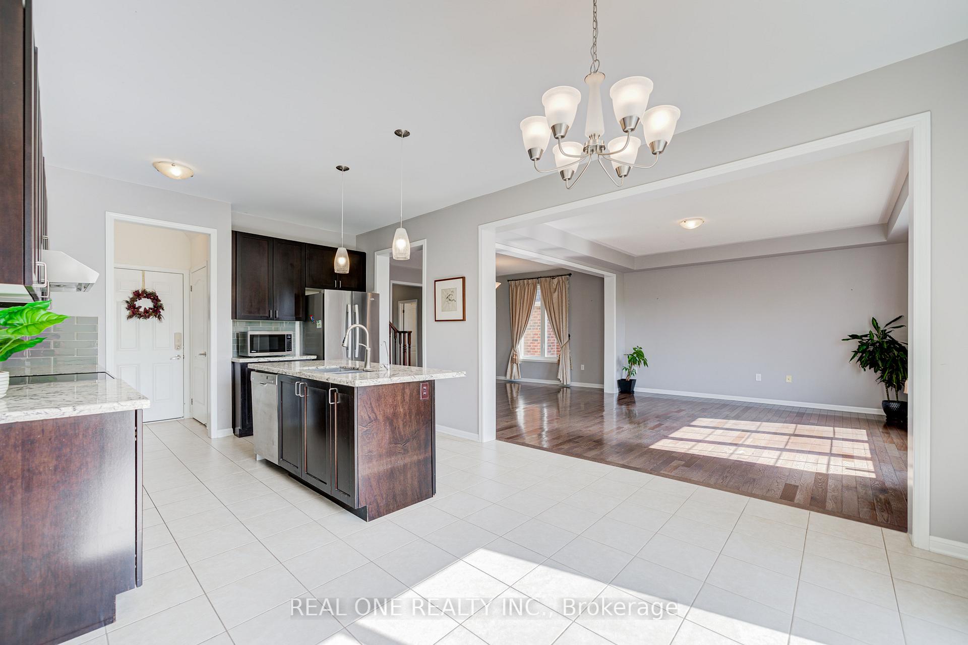 Photo 10 of 23 Cranston Street, Hamilton, Meadowlands — HOMEH