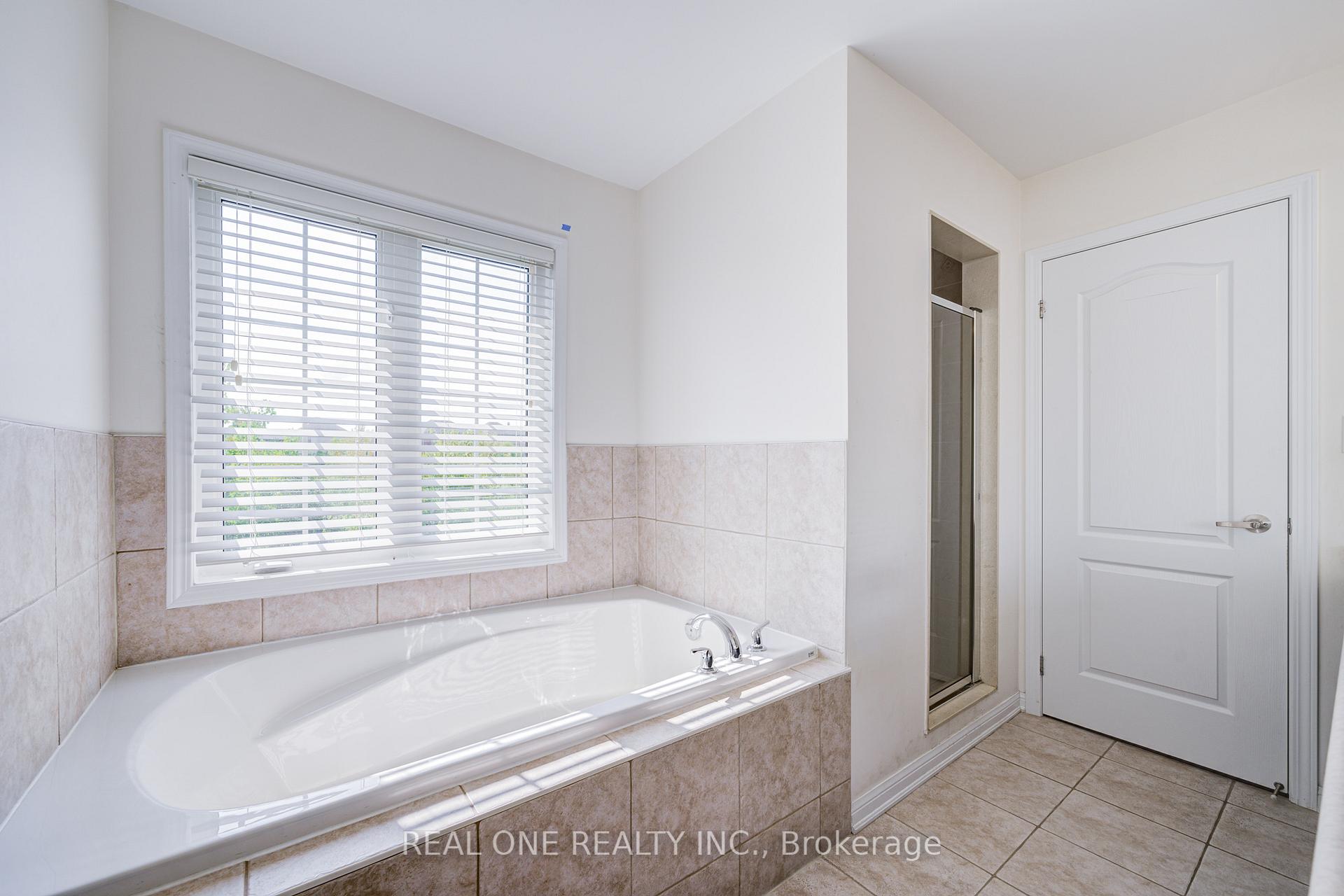 Photo 19 of 23 Cranston Street, Hamilton, Meadowlands — HOMEH