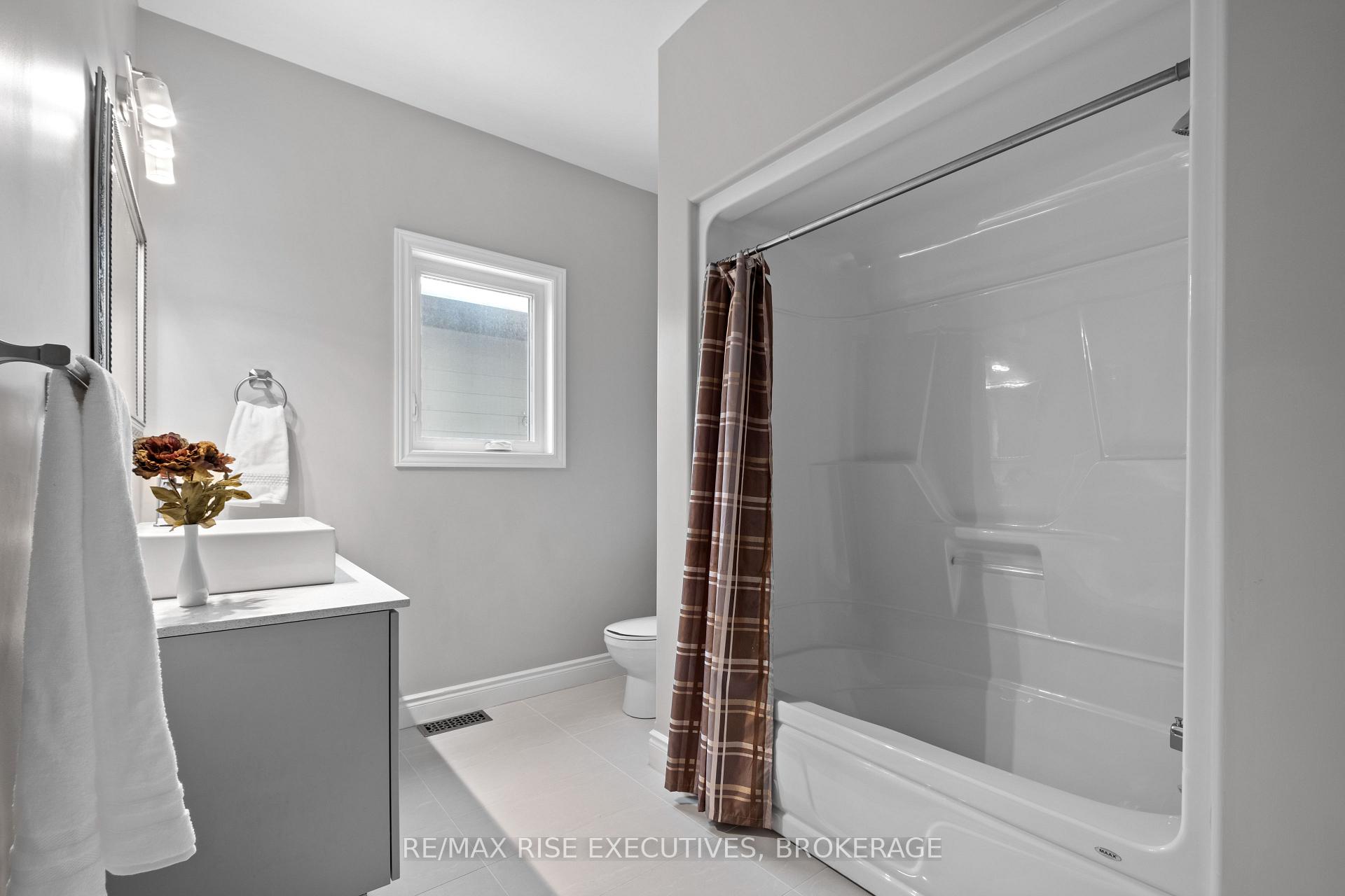 Photo 20 of 734 Kananaskis Drive, Kingston, City Northwest — HOMEH