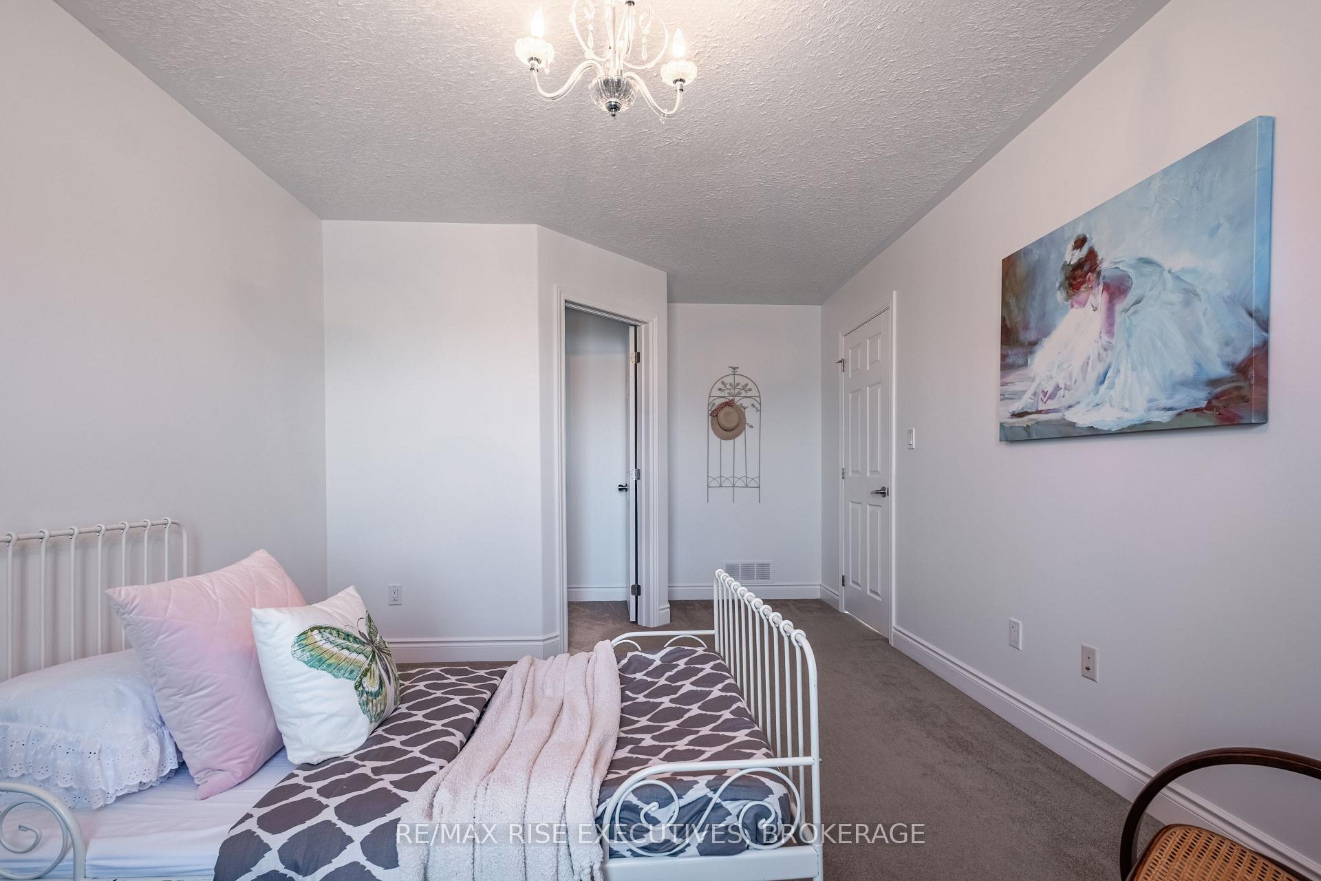 Photo 33 of 734 Kananaskis Drive, Kingston, City Northwest — HOMEH