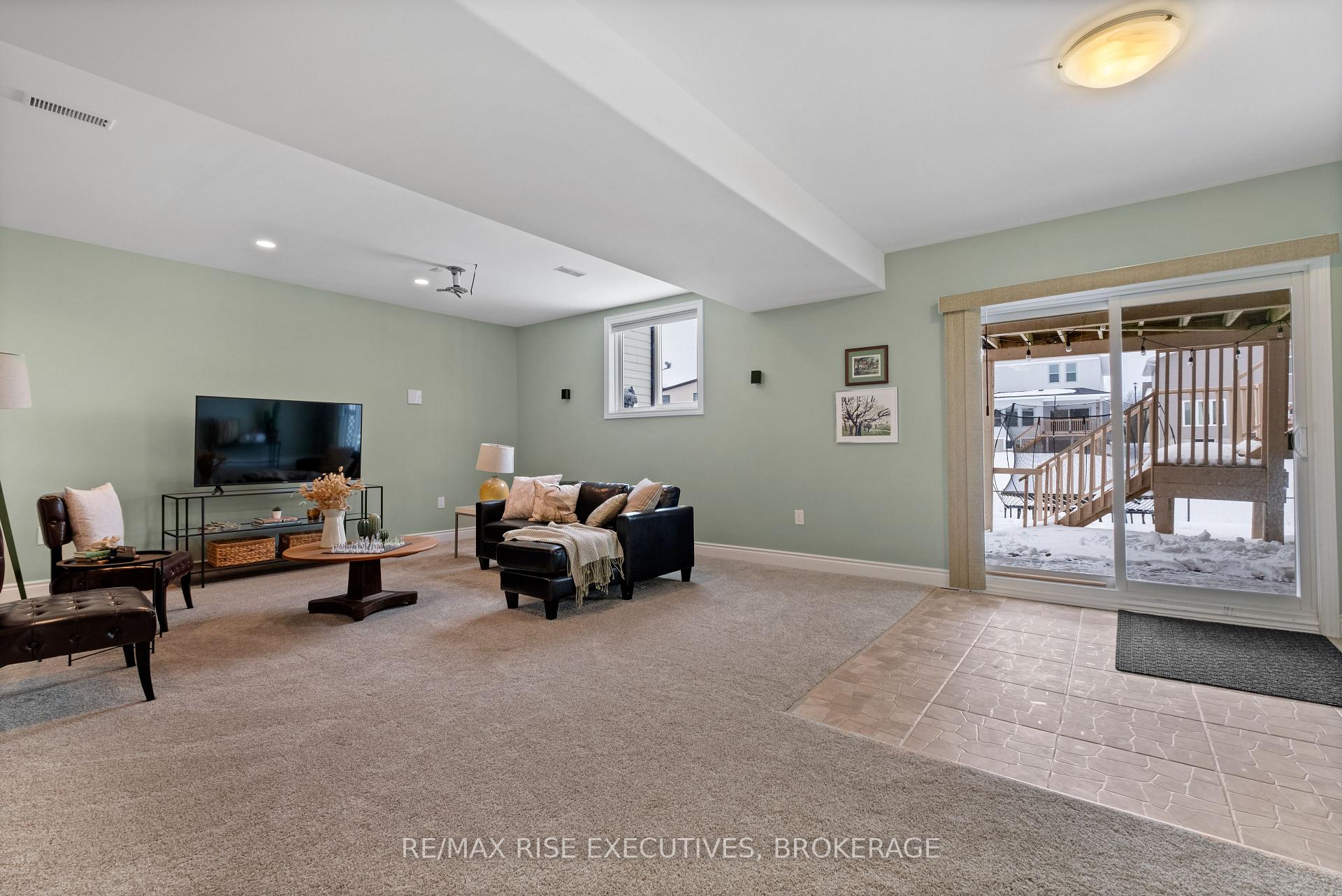 Photo 35 of 734 Kananaskis Drive, Kingston, City Northwest — HOMEH