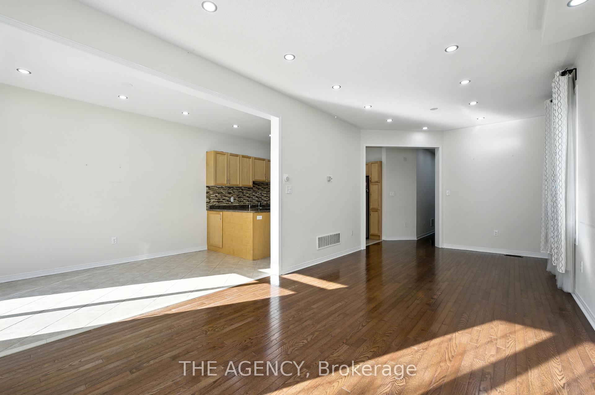 Photo 3 of 36 Coleluke Lane, Markham, Middlefield — HOMEH