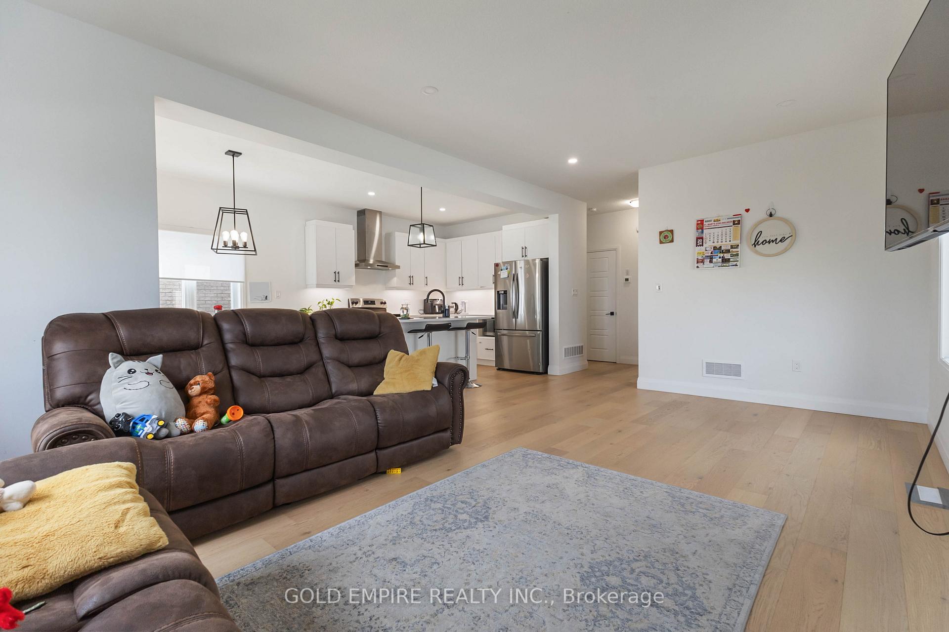 Photo 7 of 129 Basil Crescent, Middlesex Centre, Ilderton — HOMEH