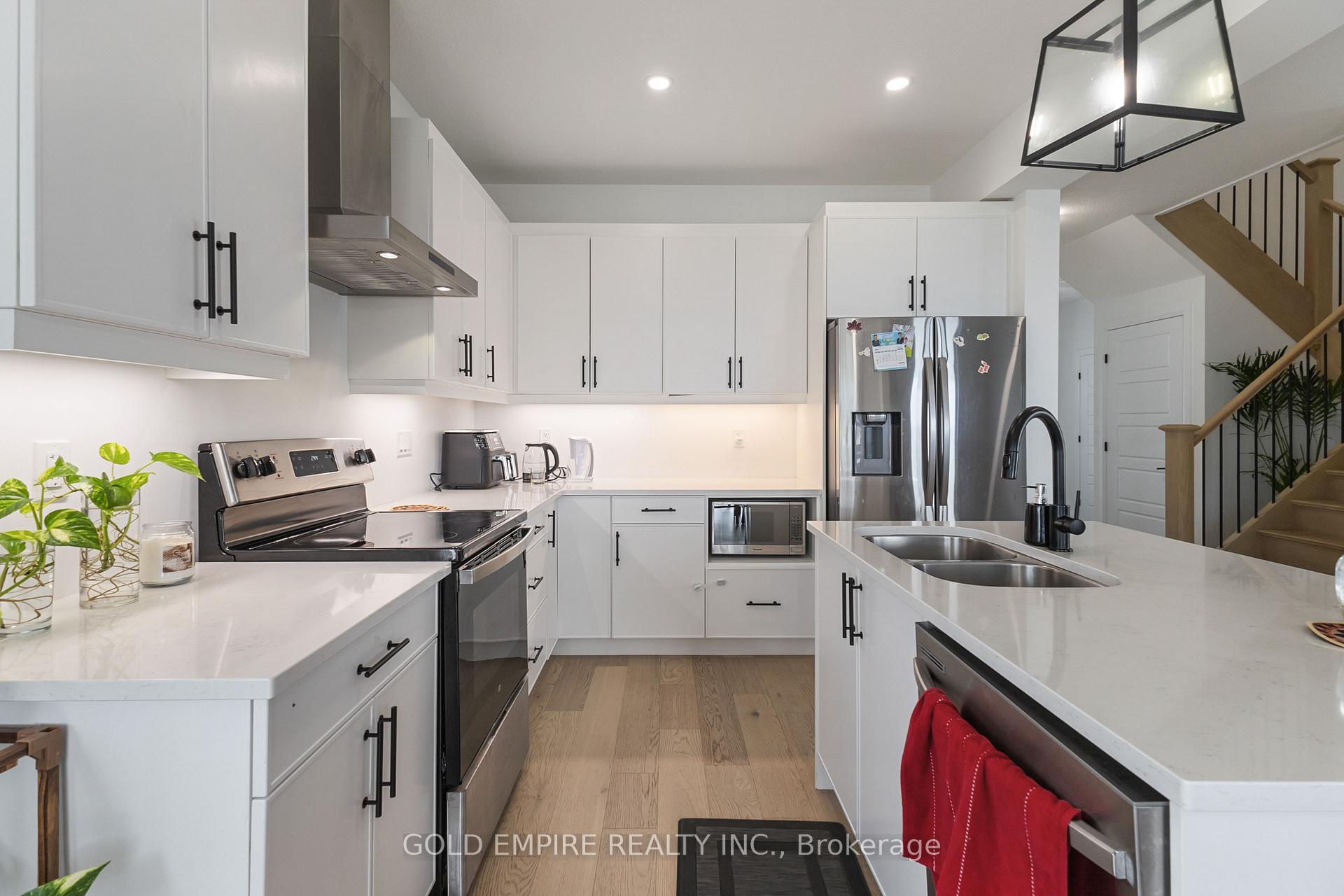 Photo 10 of 129 Basil Crescent, Middlesex Centre, Ilderton — HOMEH