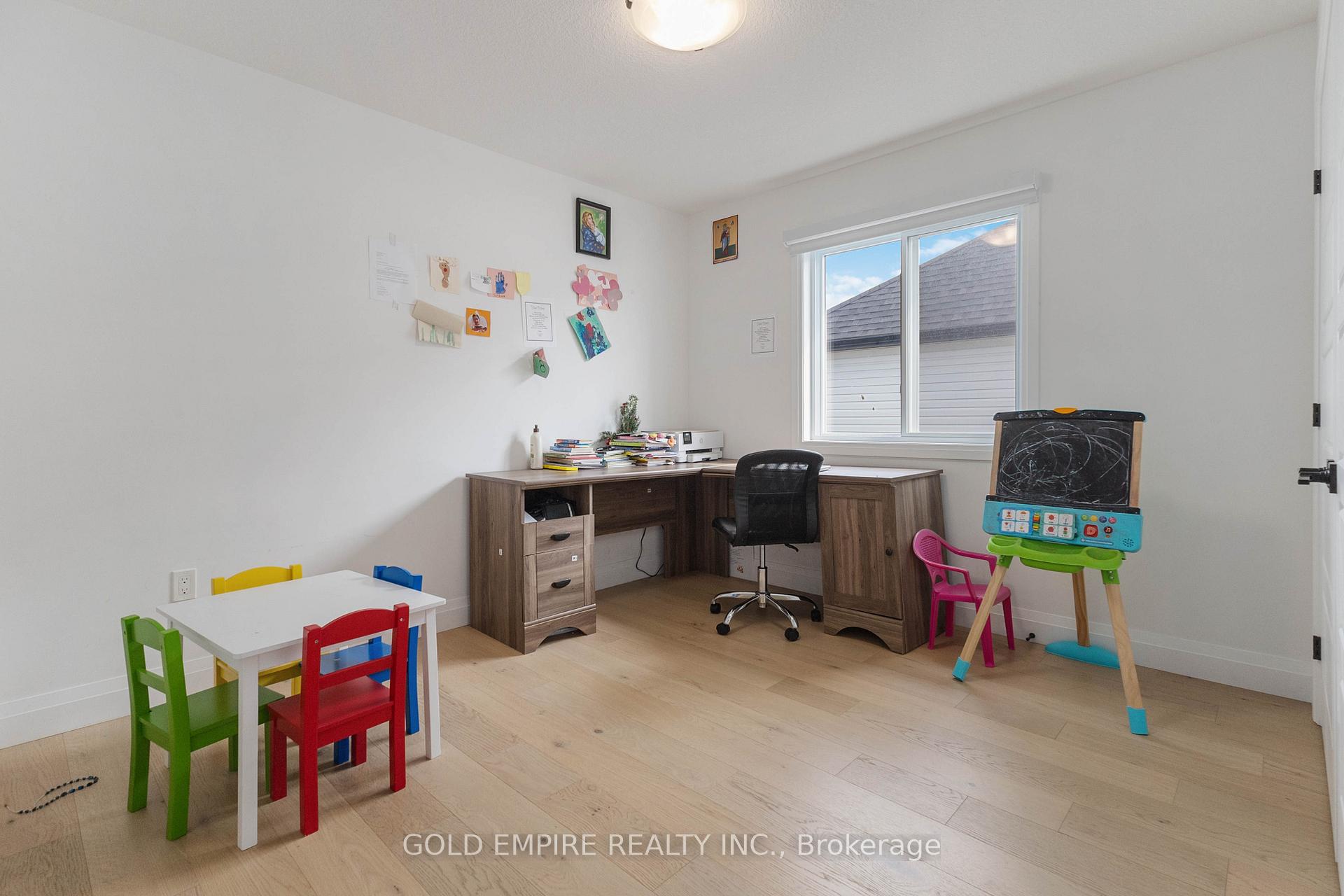 Photo 18 of 129 Basil Crescent, Middlesex Centre, Ilderton — HOMEH