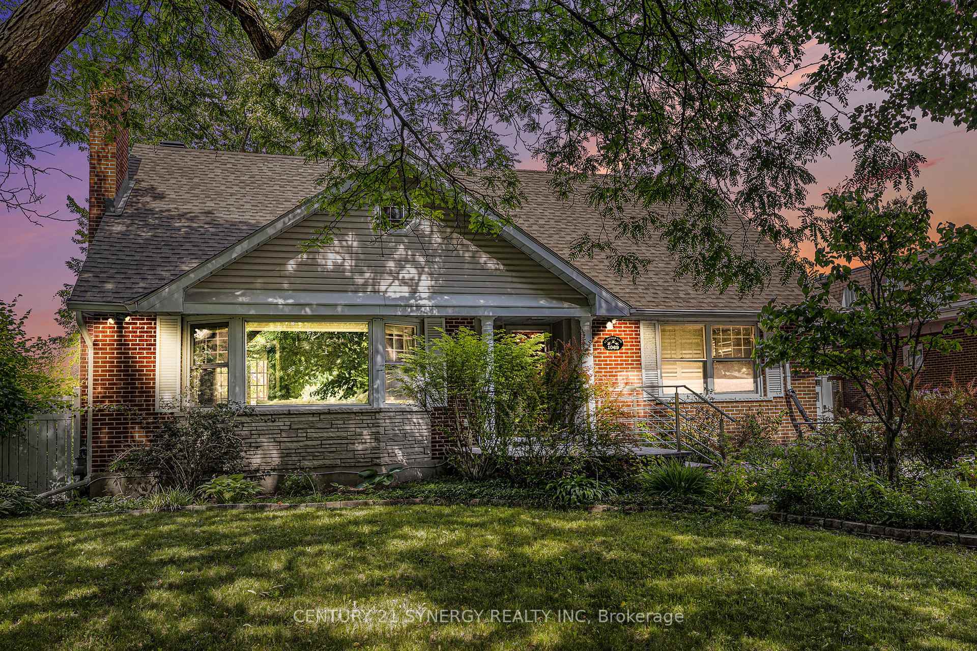 Photo 2 of 1069 Arnot Road, Ottawa, Courtland Park — HOMEH