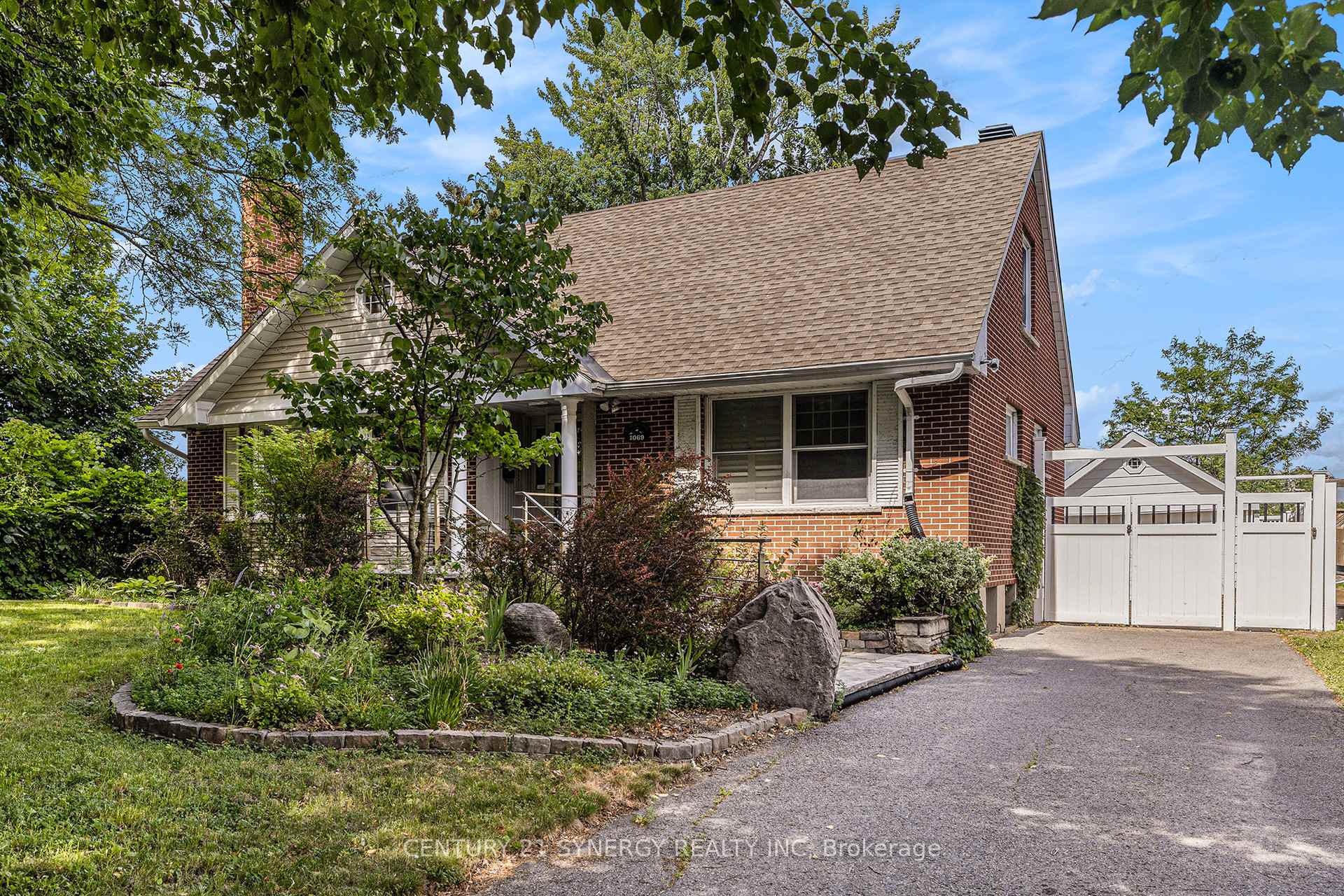 Photo 3 of 1069 Arnot Road, Ottawa, Courtland Park — HOMEH