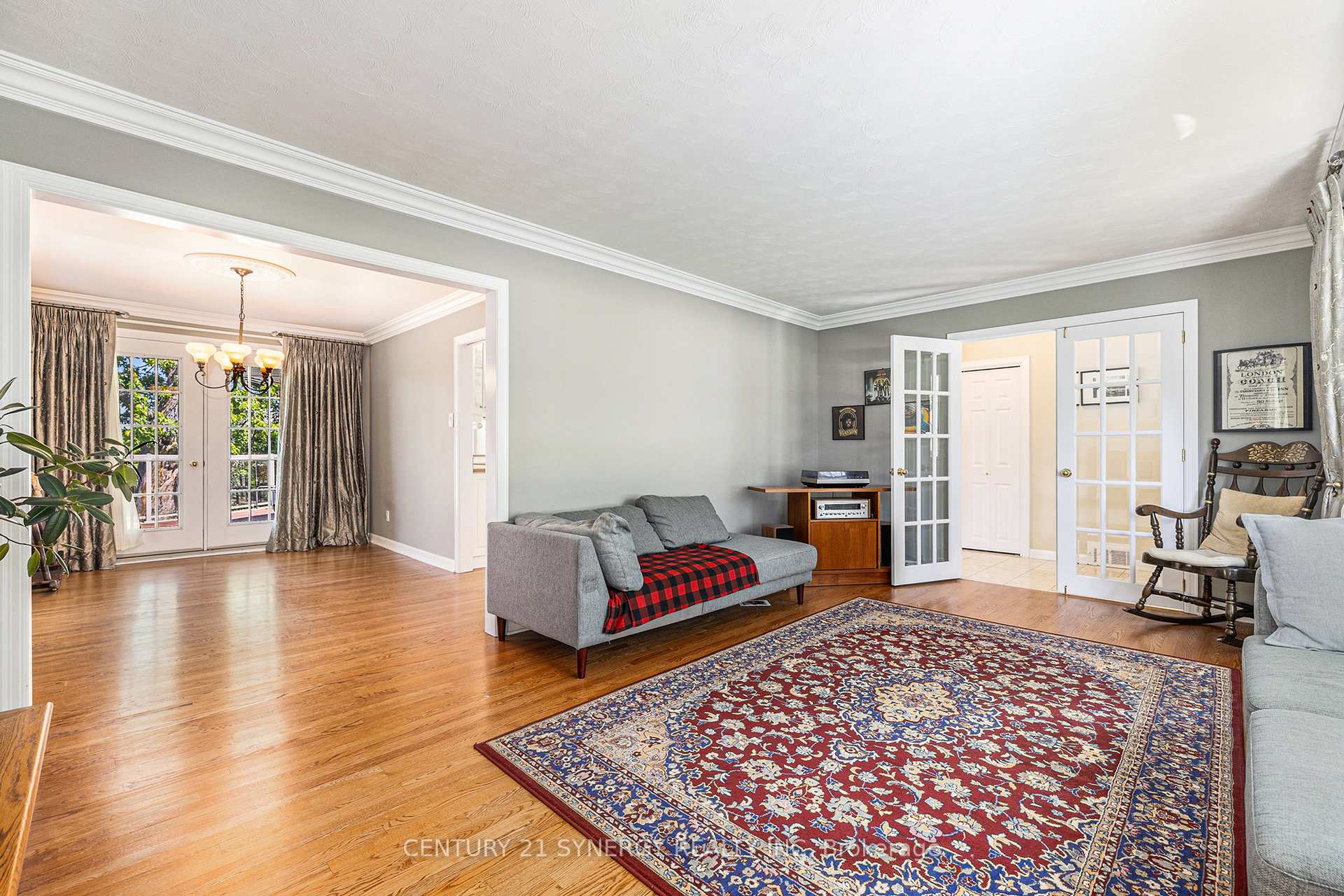 Photo 8 of 1069 Arnot Road, Ottawa, Courtland Park — HOMEH